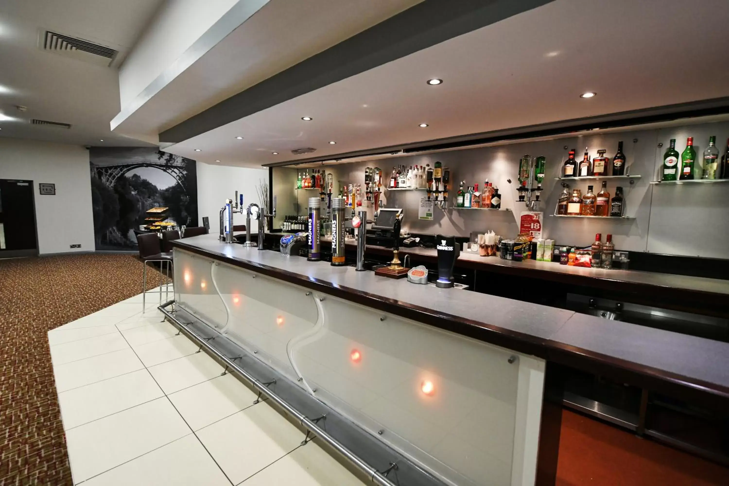 Meeting/conference room, Lounge/Bar in Holiday Inn Telford Ironbridge, an IHG Hotel