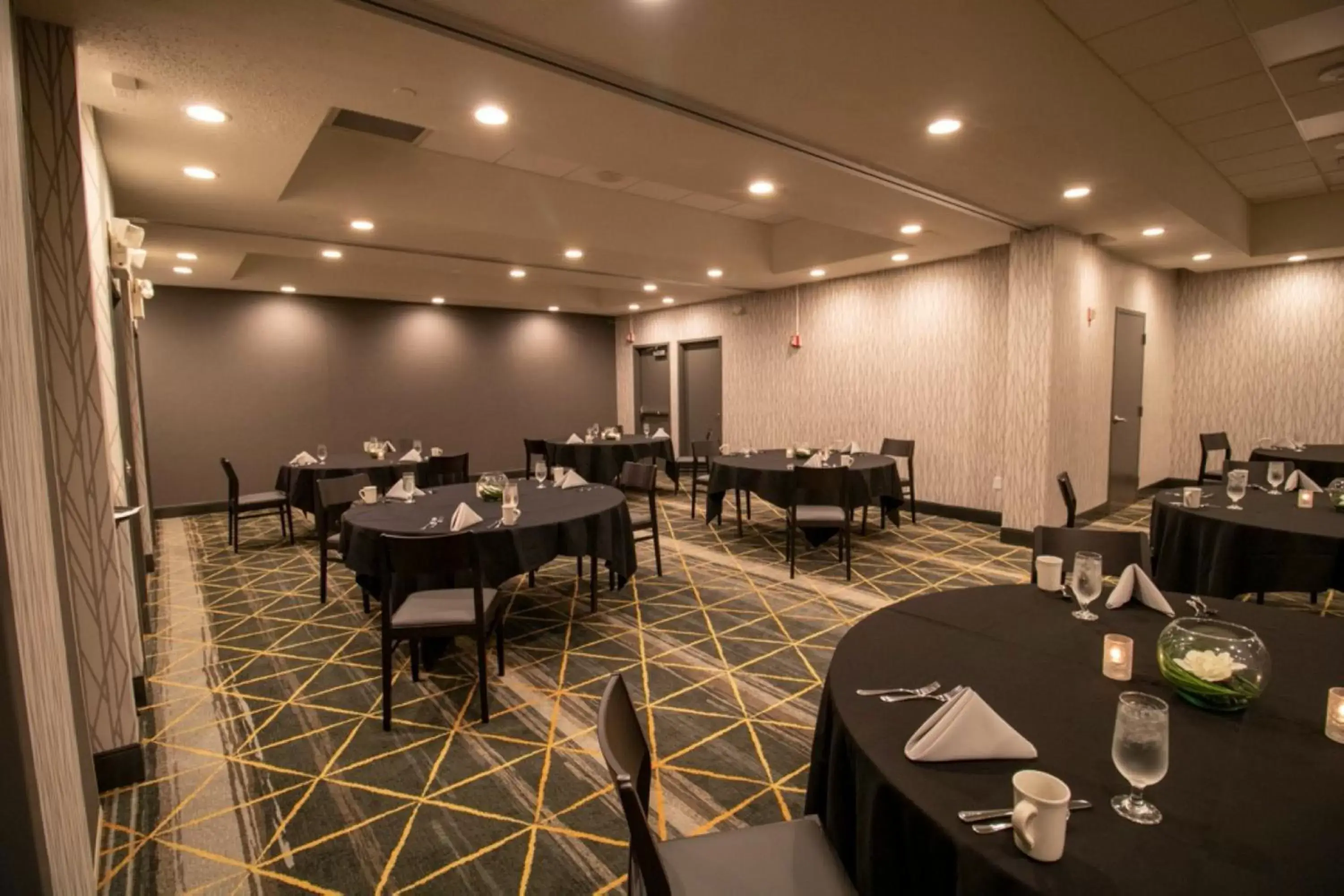 Banquet/Function facilities, Restaurant/Places to Eat in Holiday Inn Grand Rapids Downtown, an IHG Hotel