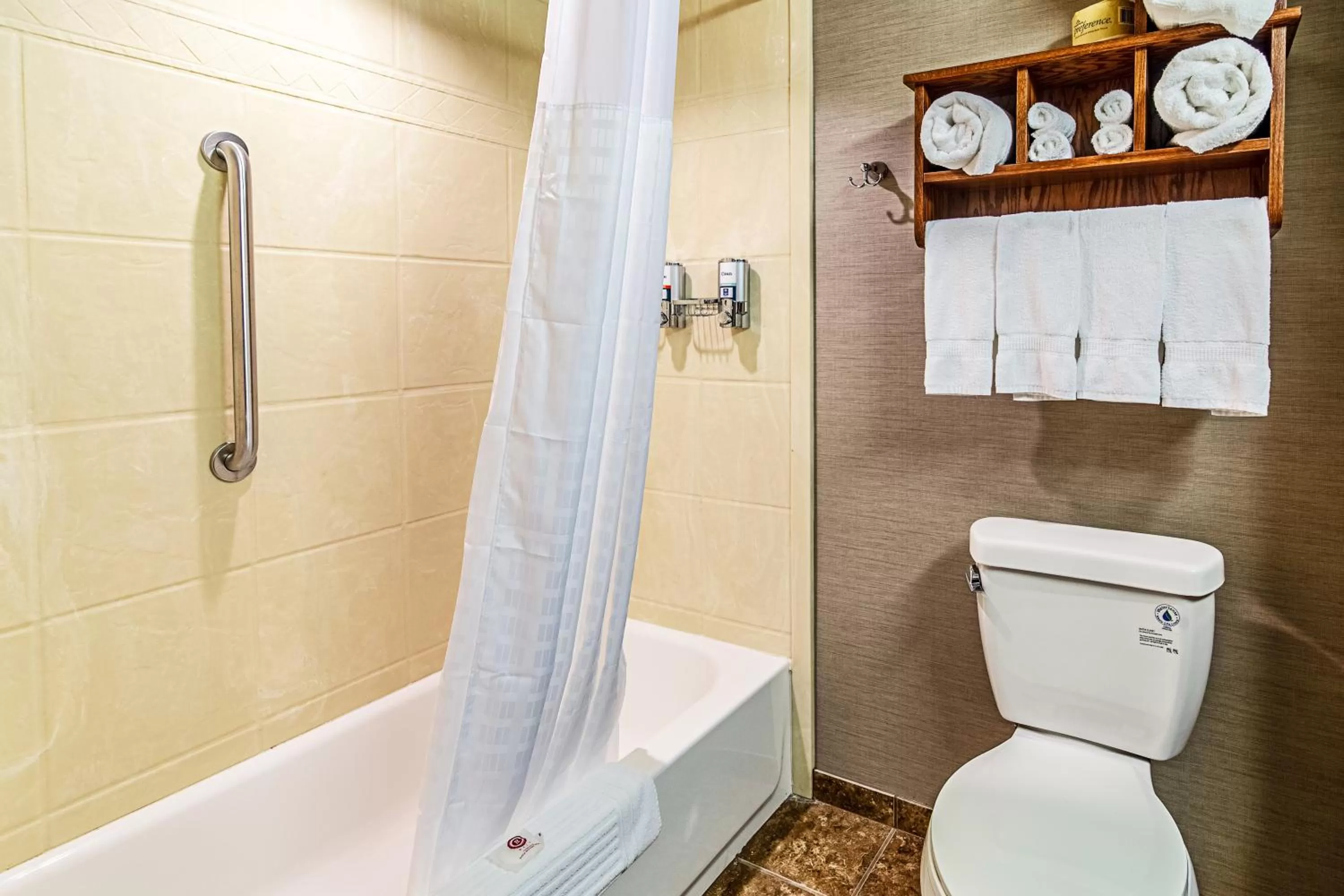 Bath in Astoria Hotel & Suites - Glendive