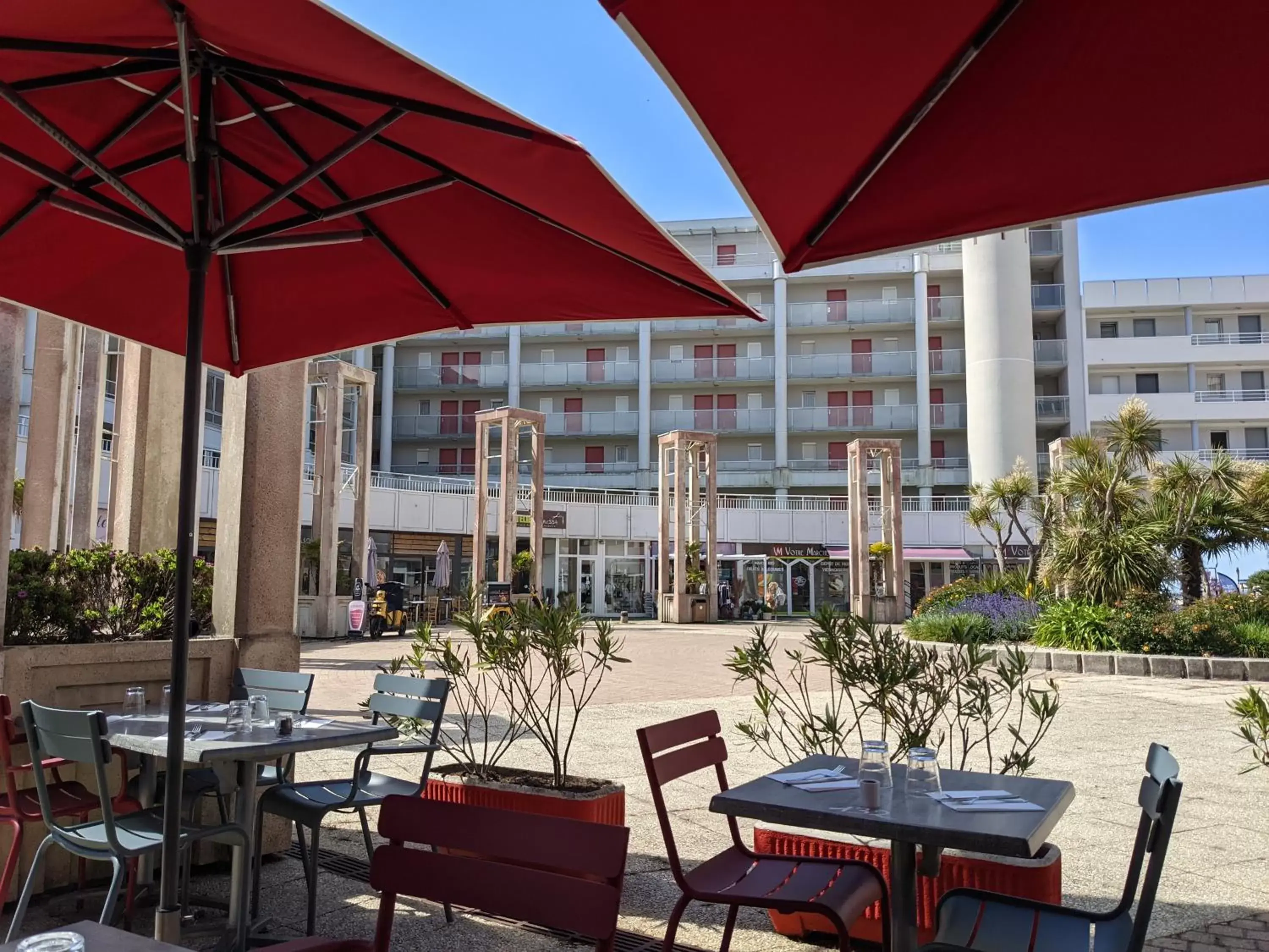 Restaurant/Places to Eat in ibis La Baule Pornichet Plage