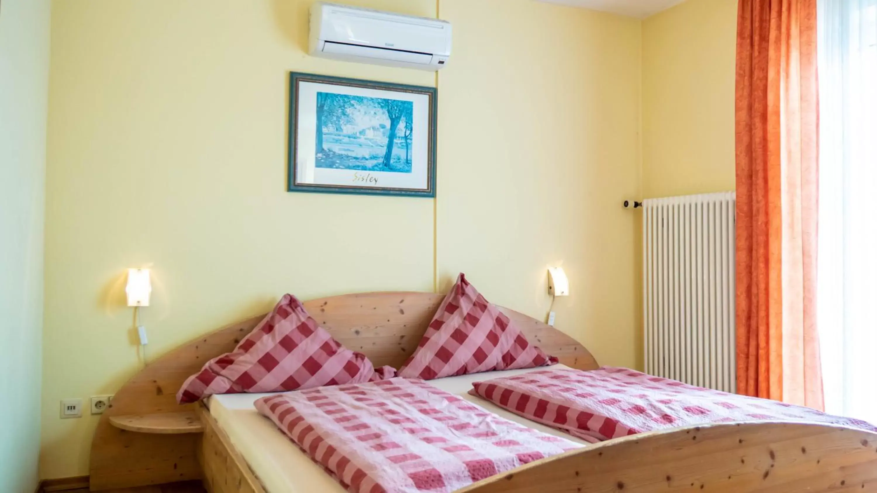 Bedroom, Bed in Hotel Rheintal