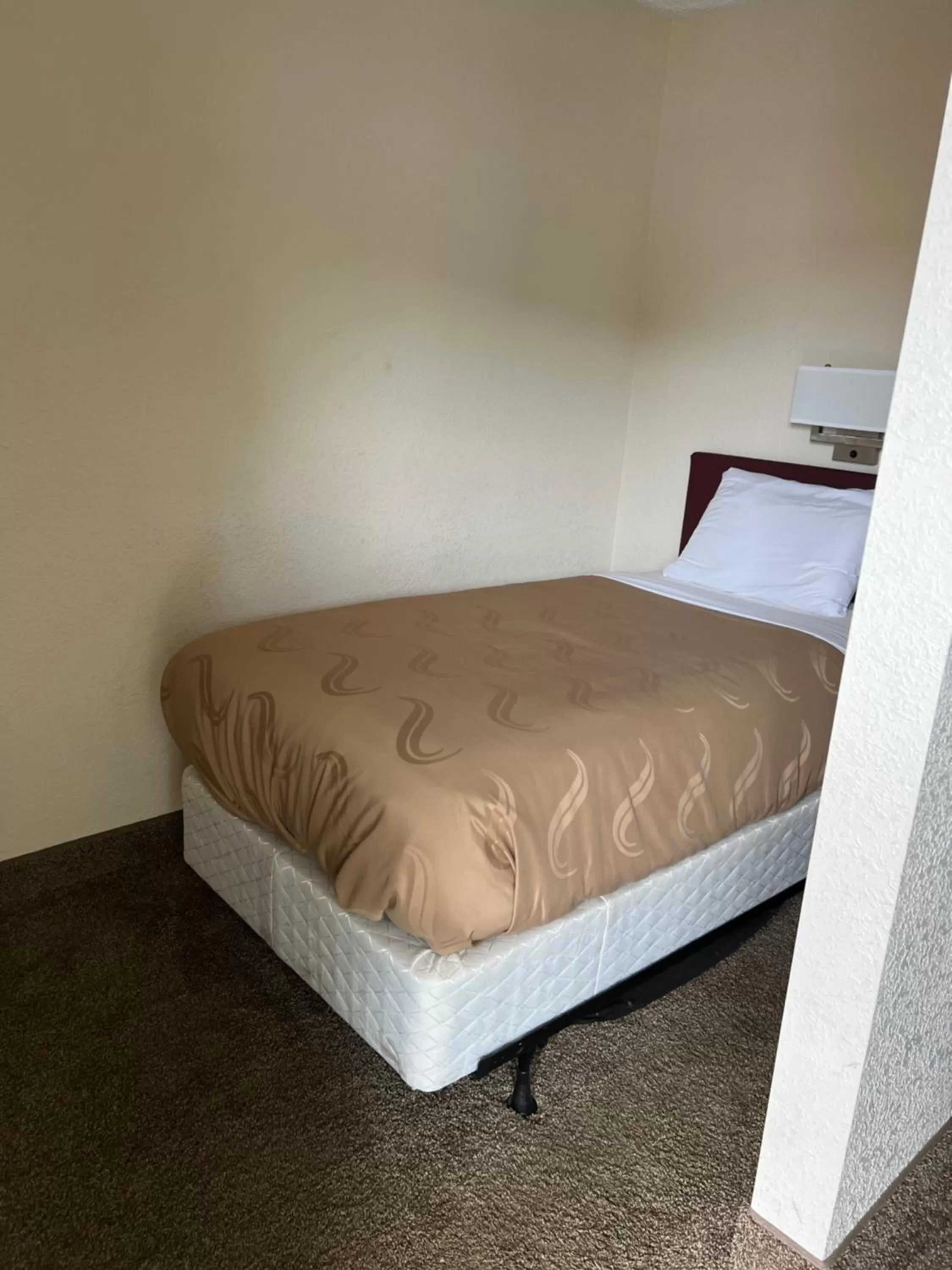 Bed in Quality Inn Lakefront