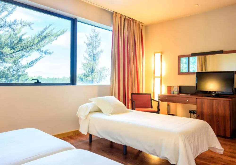 Bed in Hotel Restaurante El Valles 4 ESTRELLAS