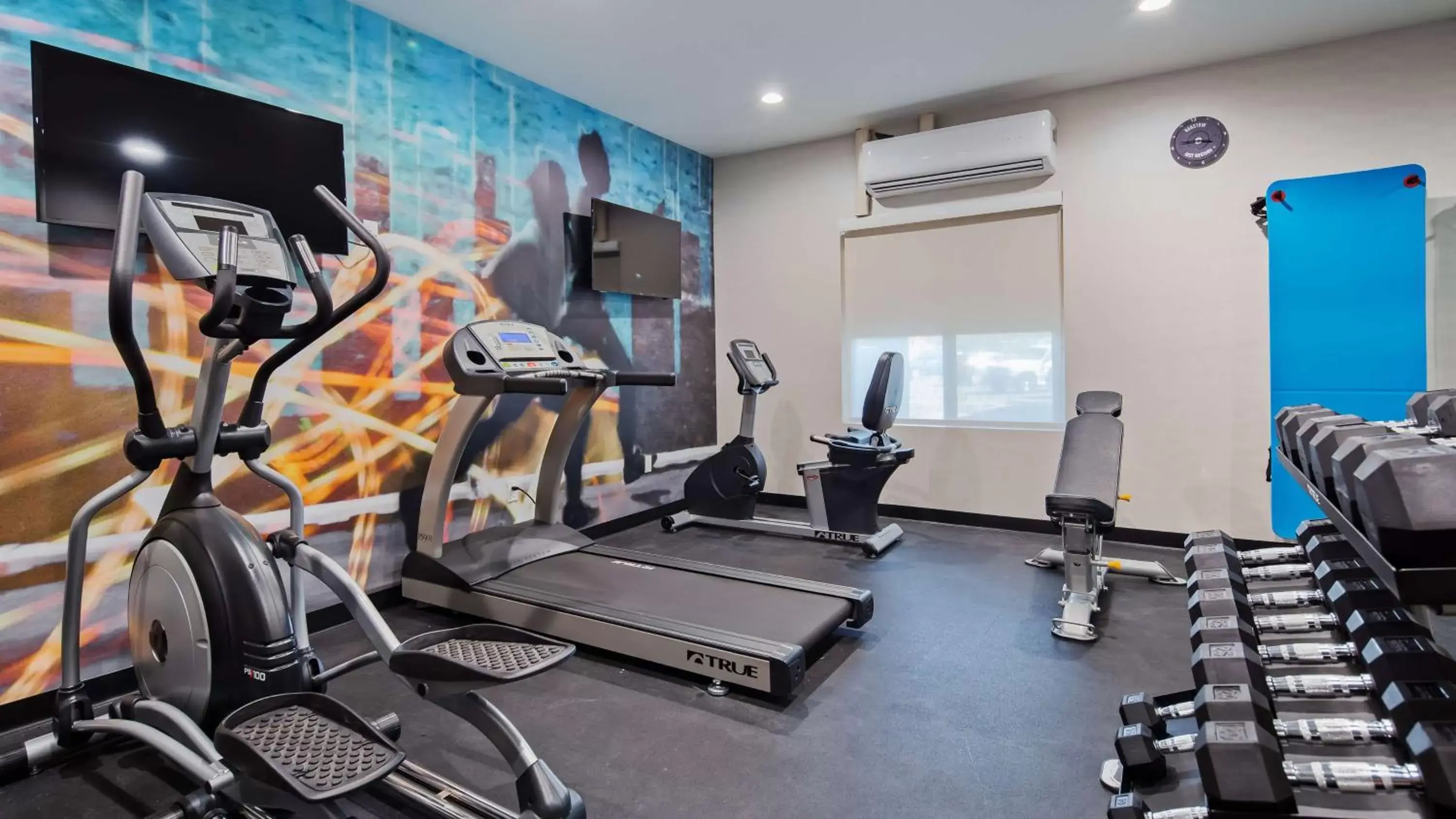 Fitness centre/facilities in Best Western Plus New Barstow Inn & Suites Fitness centre/facilities in Best Western Plus New Barstow Inn & Suites