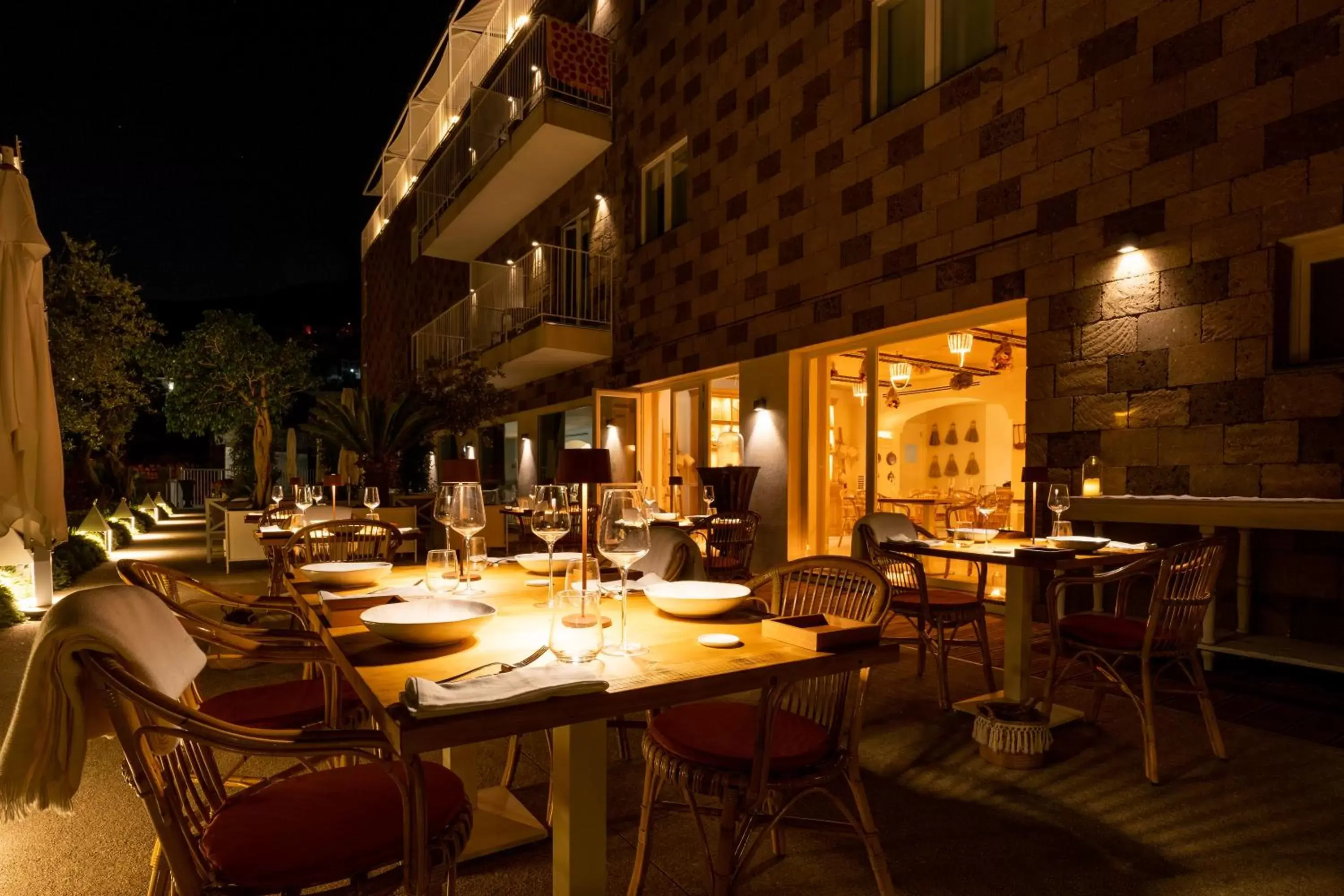 Restaurant/Places to Eat in Domo 20 Hotel & Rooftop