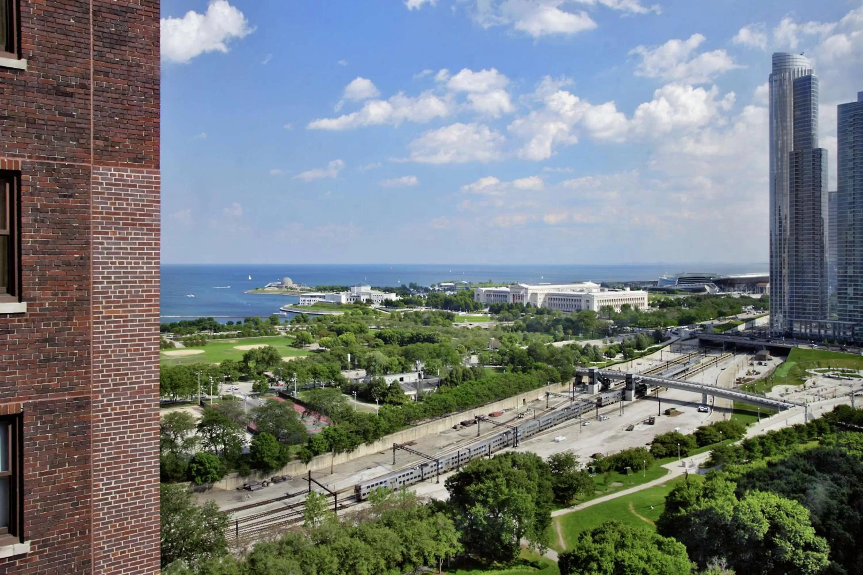 Junior King Suite - Hearing Access in Hilton Chicago