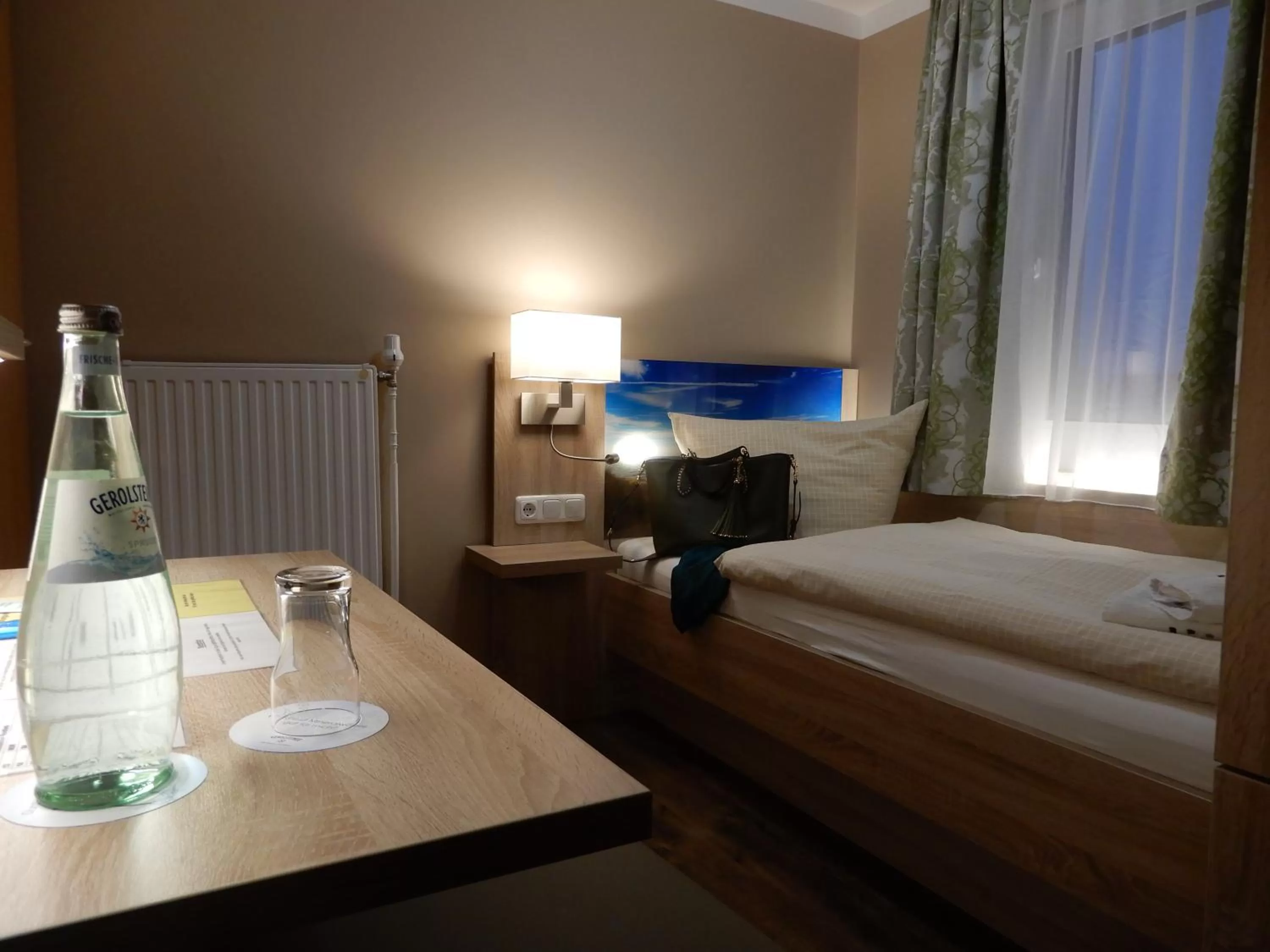 Photo of the whole room, Bed in Hotel Pension Am Hafen