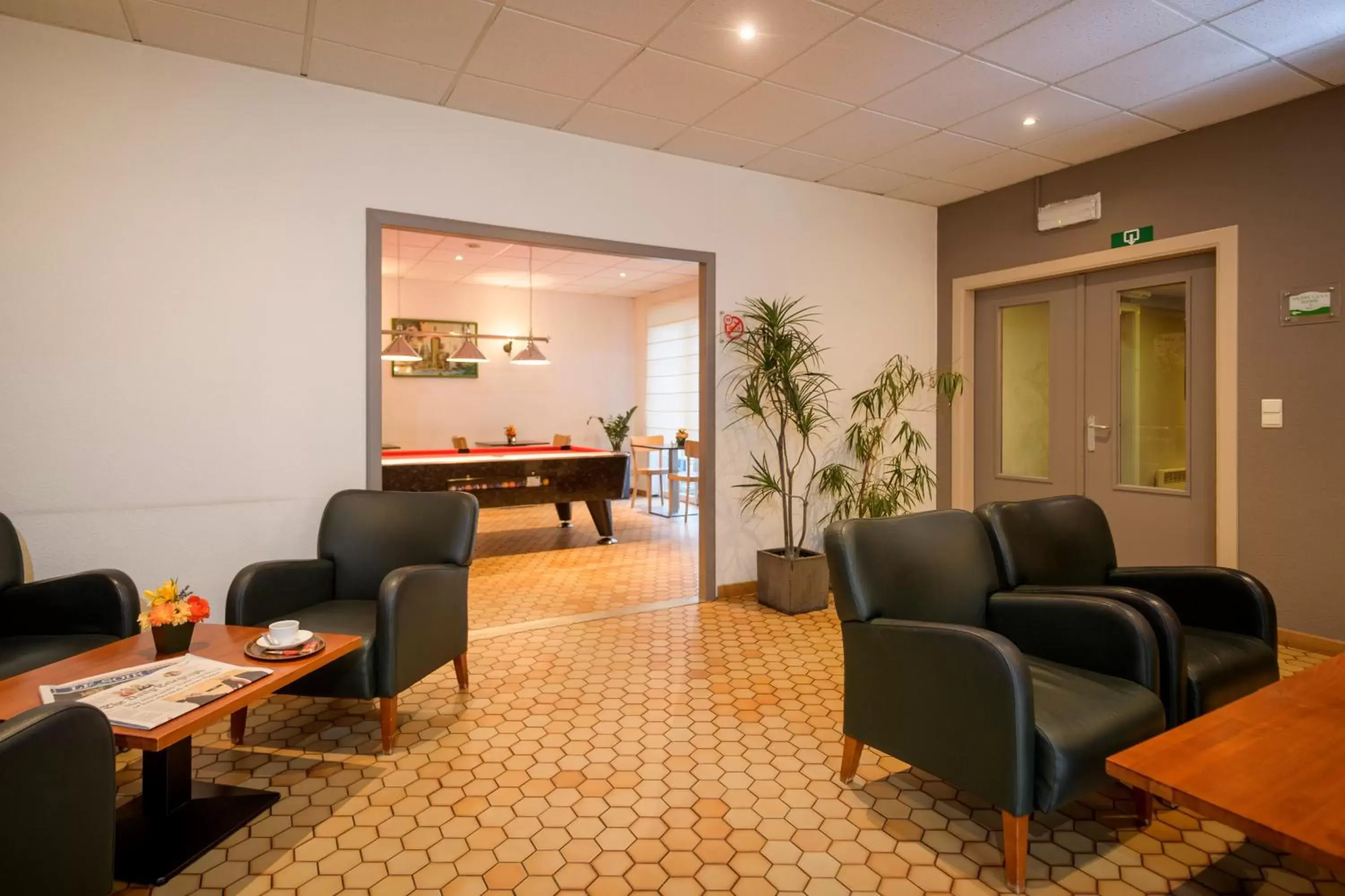 Communal lounge/ TV room in Campanile Hotel & Restaurant Brussels Vilvoorde Communal lounge/ TV room in Campanile Hotel & Restaurant Brussels Vilvoorde