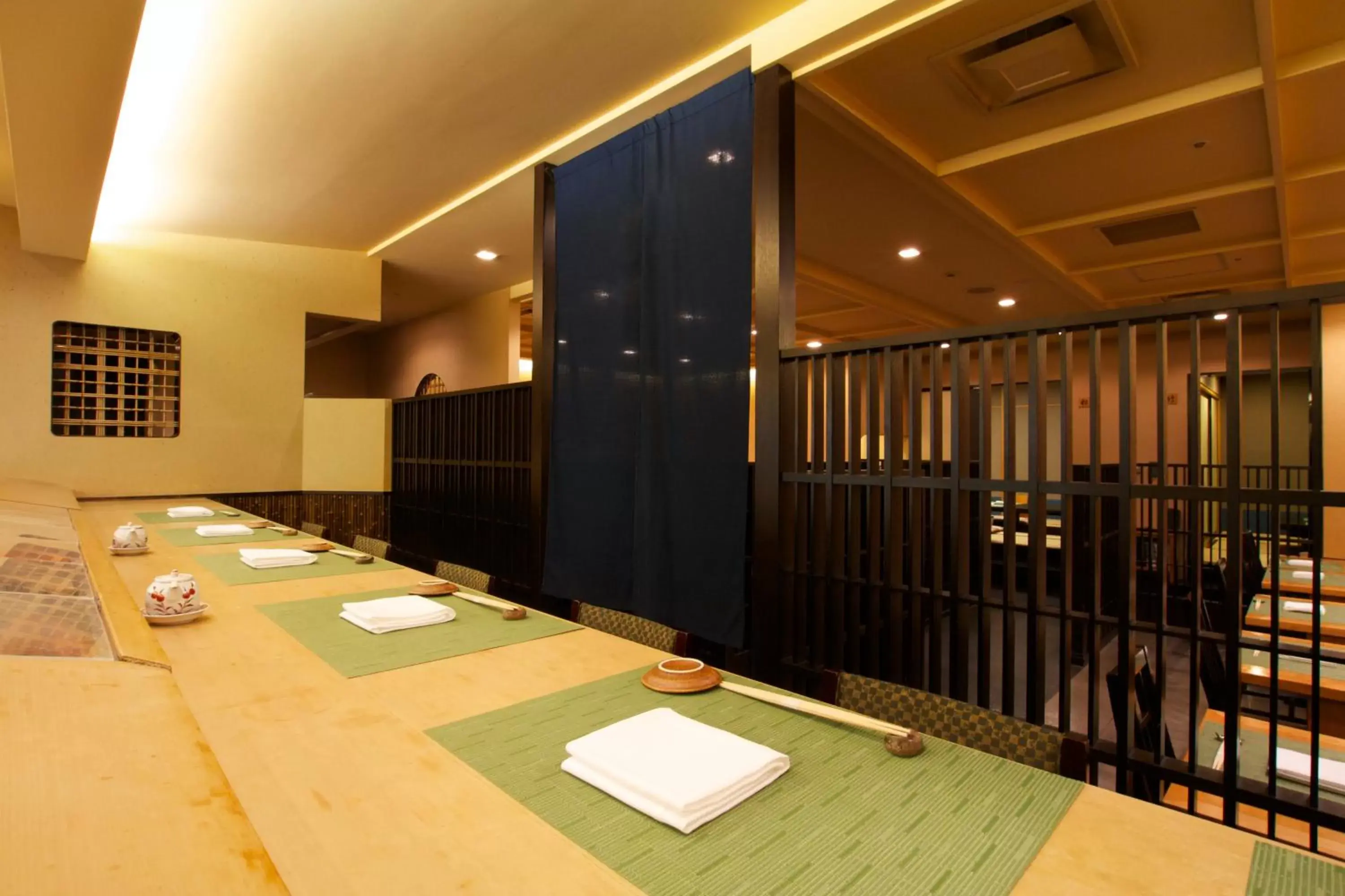 Restaurant/places to eat in Hotel Agora Osaka Moriguchi