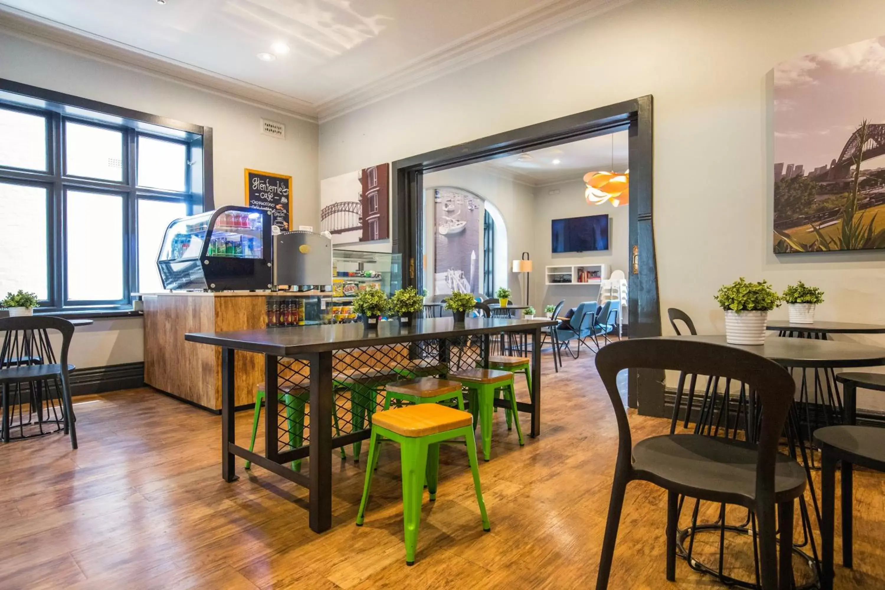 Communal lounge/ TV room, Restaurant/Places to Eat in Glenferrie Lodge