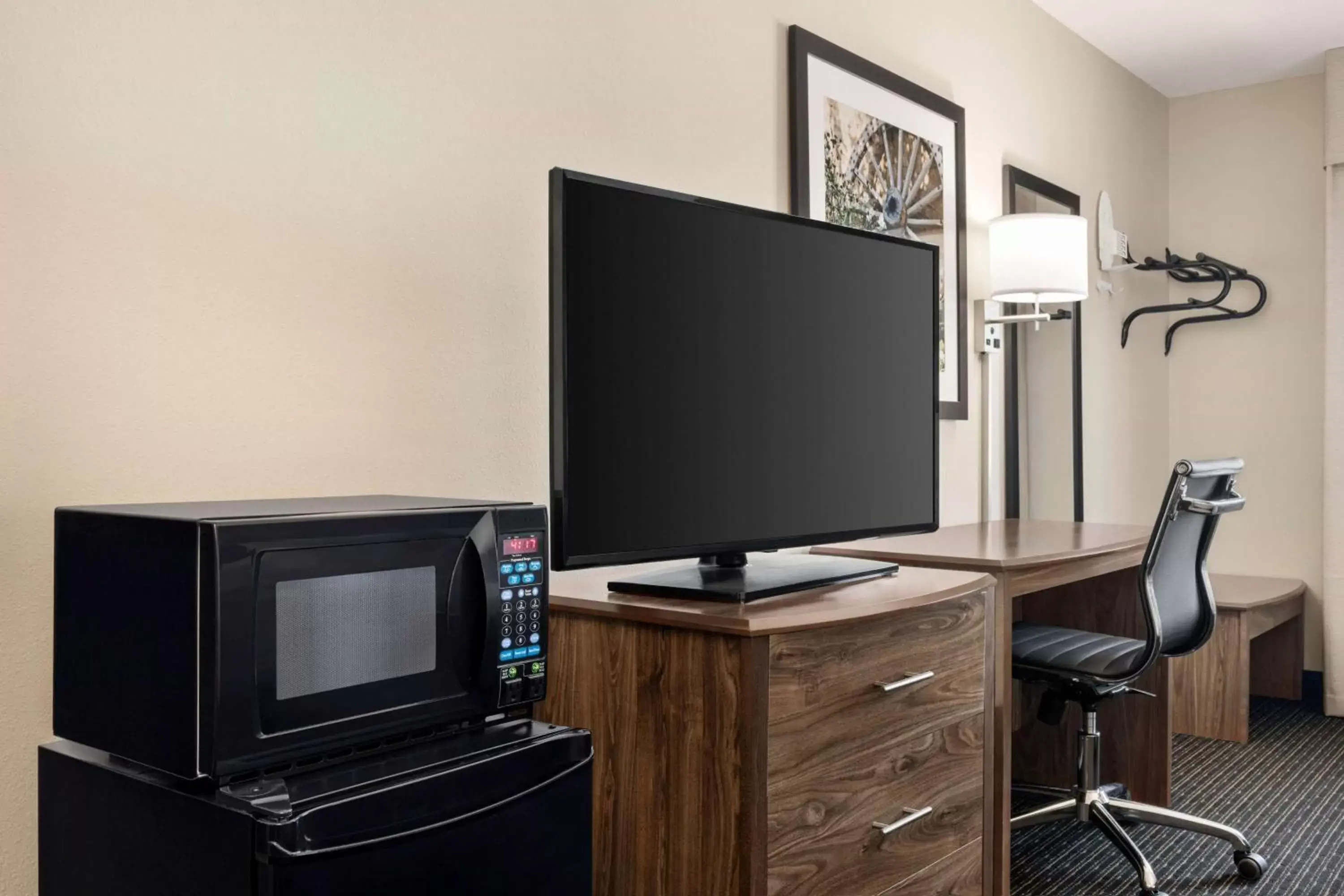 Photo of the whole room, TV/Entertainment Center in Baymont by Wyndham Rawlins