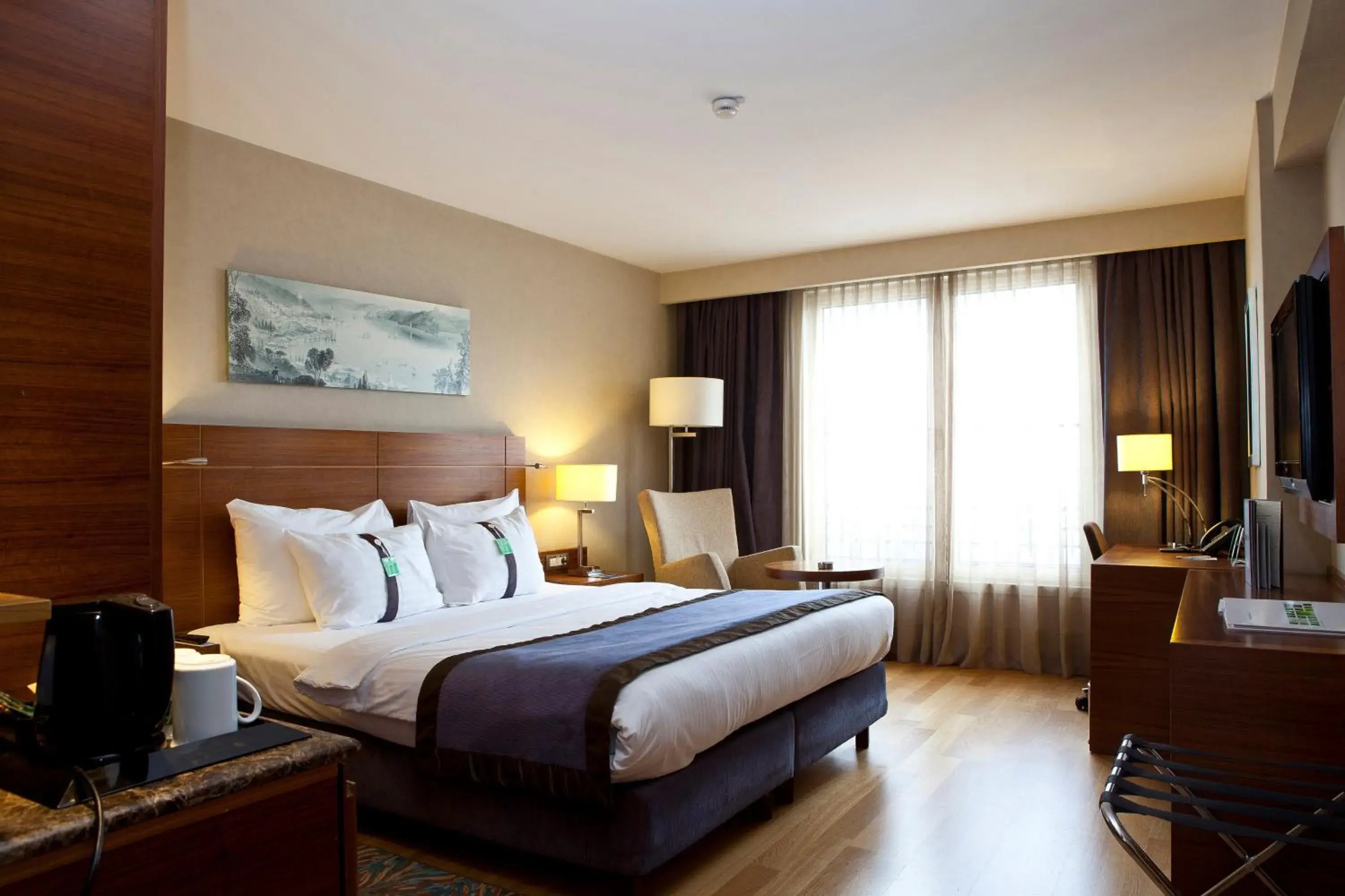 Photo of the whole room, Bed in Holiday Inn Sisli