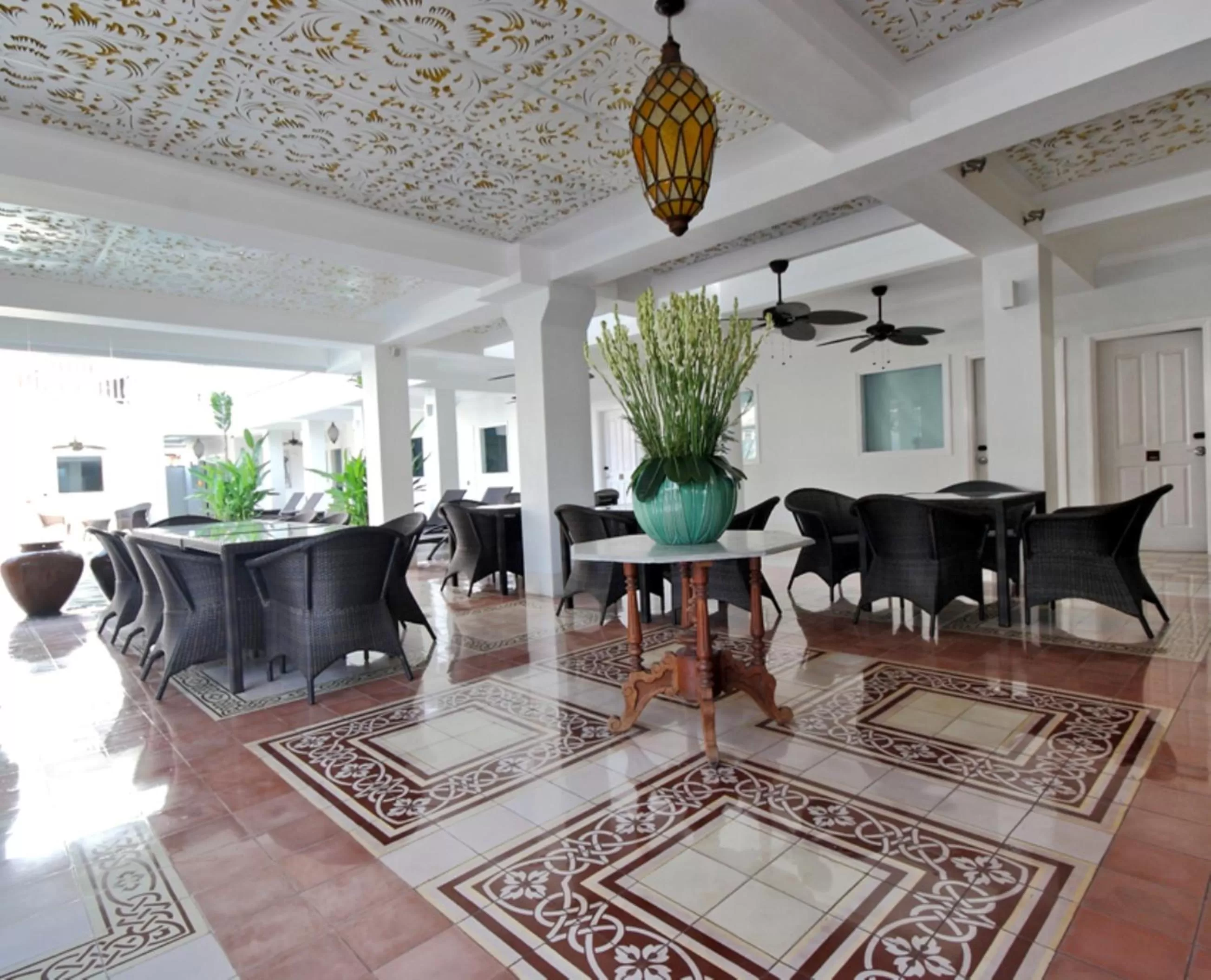 Restaurant/places to eat in Samsara Inn