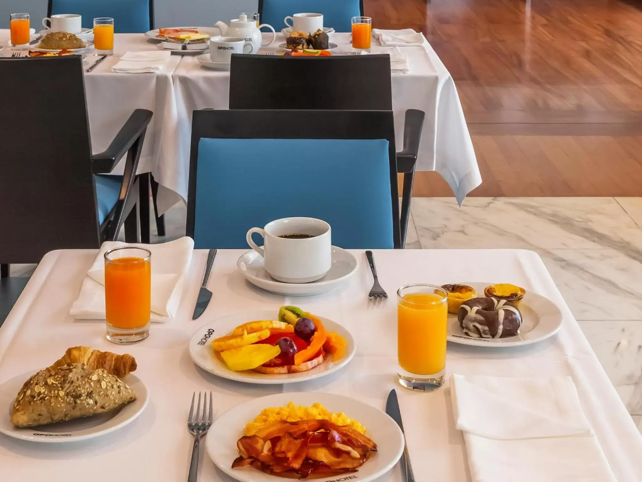 Food and drinks, Breakfast in OPOHOTEL Porto Aeroporto