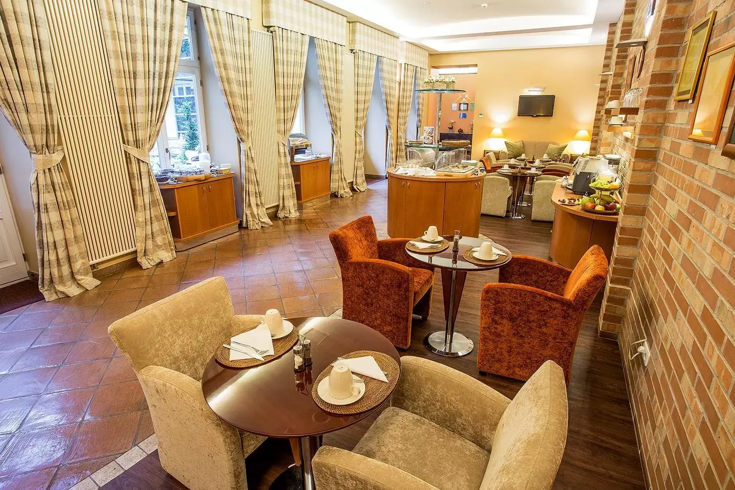 Continental breakfast, Restaurant/Places to Eat in Mamaison Residence Izabella Budapest