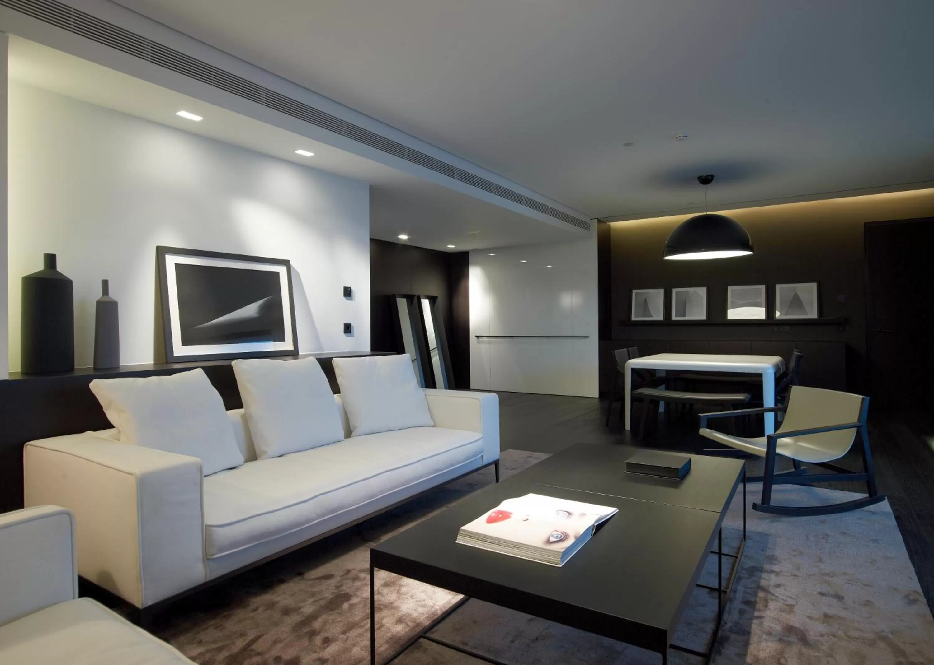 Lounge or bar in The Met Hotel Thessaloniki, a Member of Design Hotels