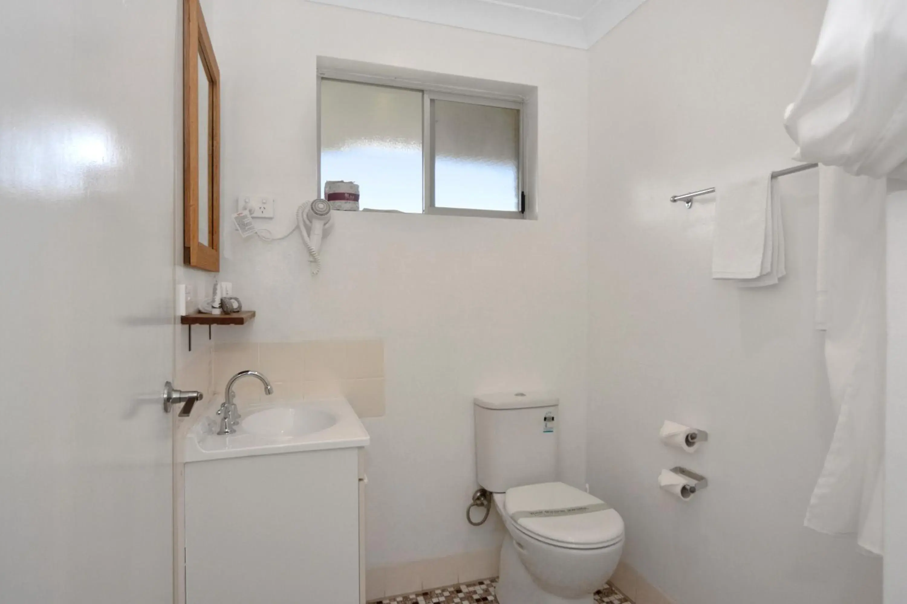 Bathroom in Pleasant Way River Lodge