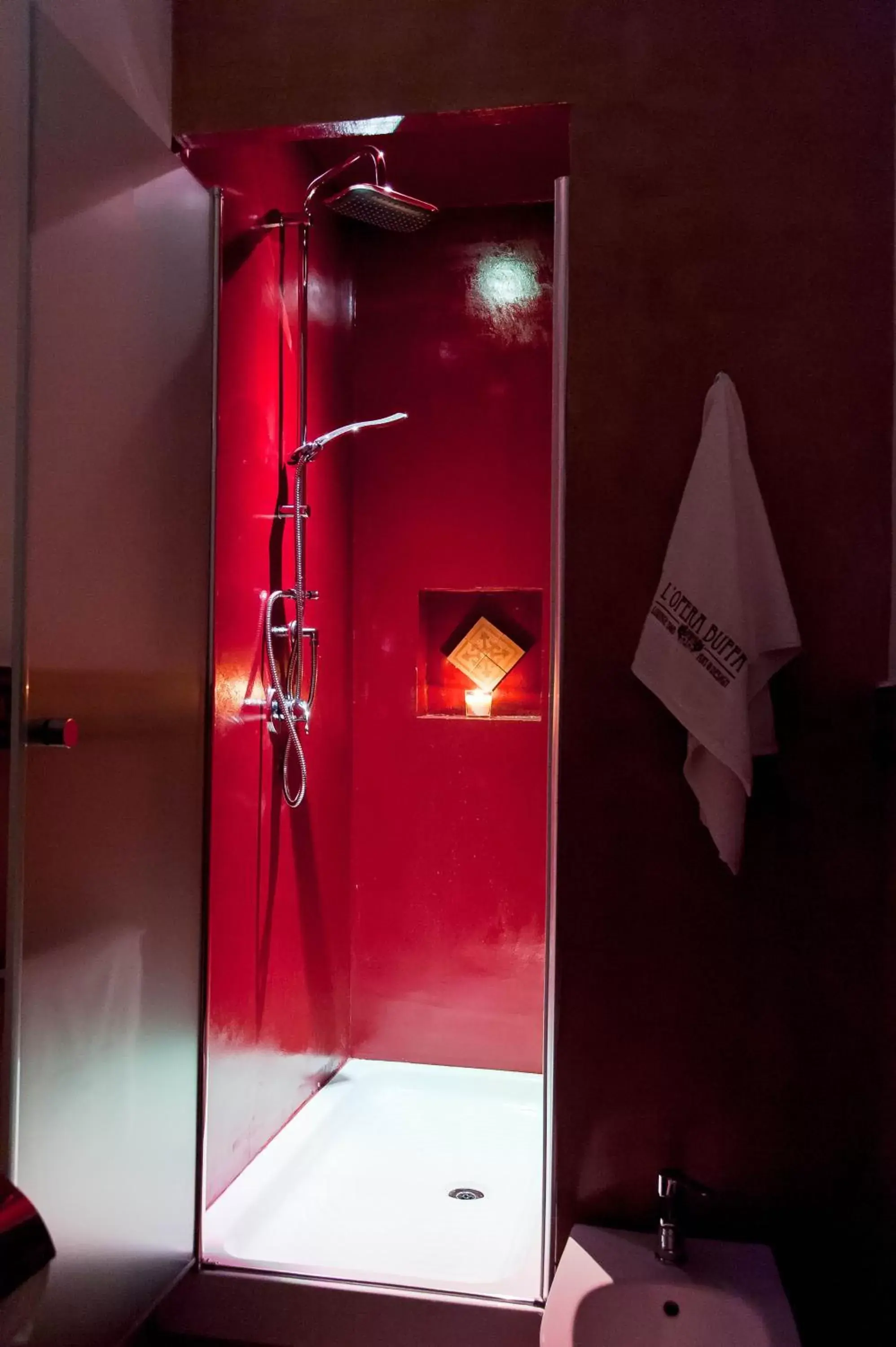 Shower, Bathroom in L'Opera Buffa