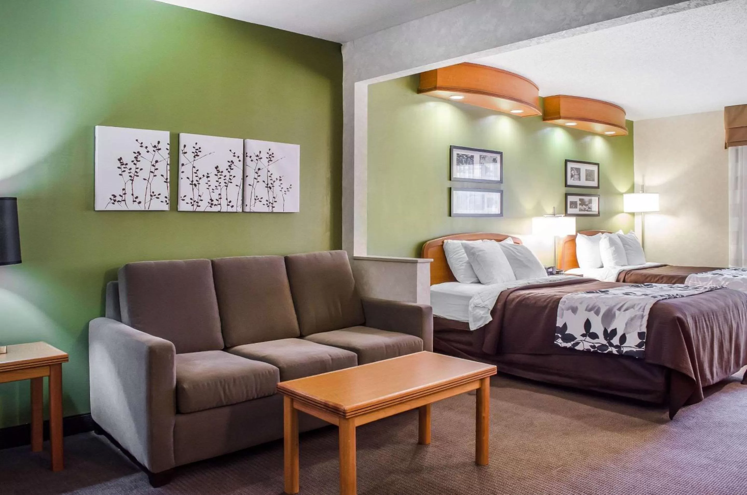 Photo of the whole room, Bed in Sleep Inn & Suites Bensalem