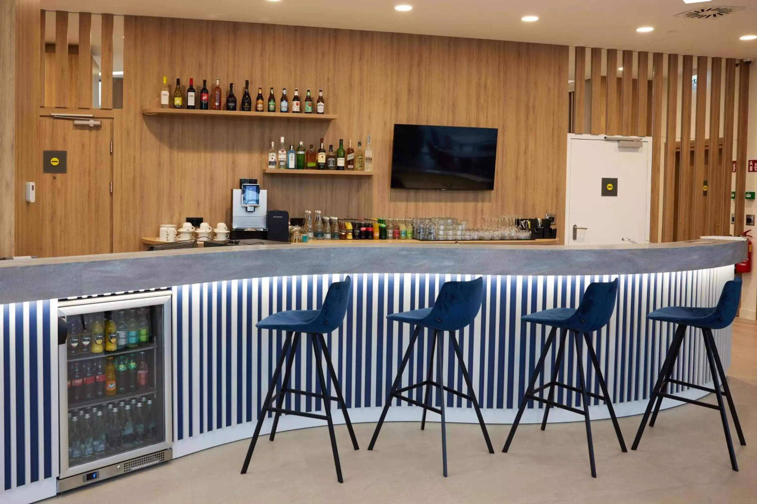 Dining area, Lounge/Bar in Hampton By Hilton Poznan Swarzedz