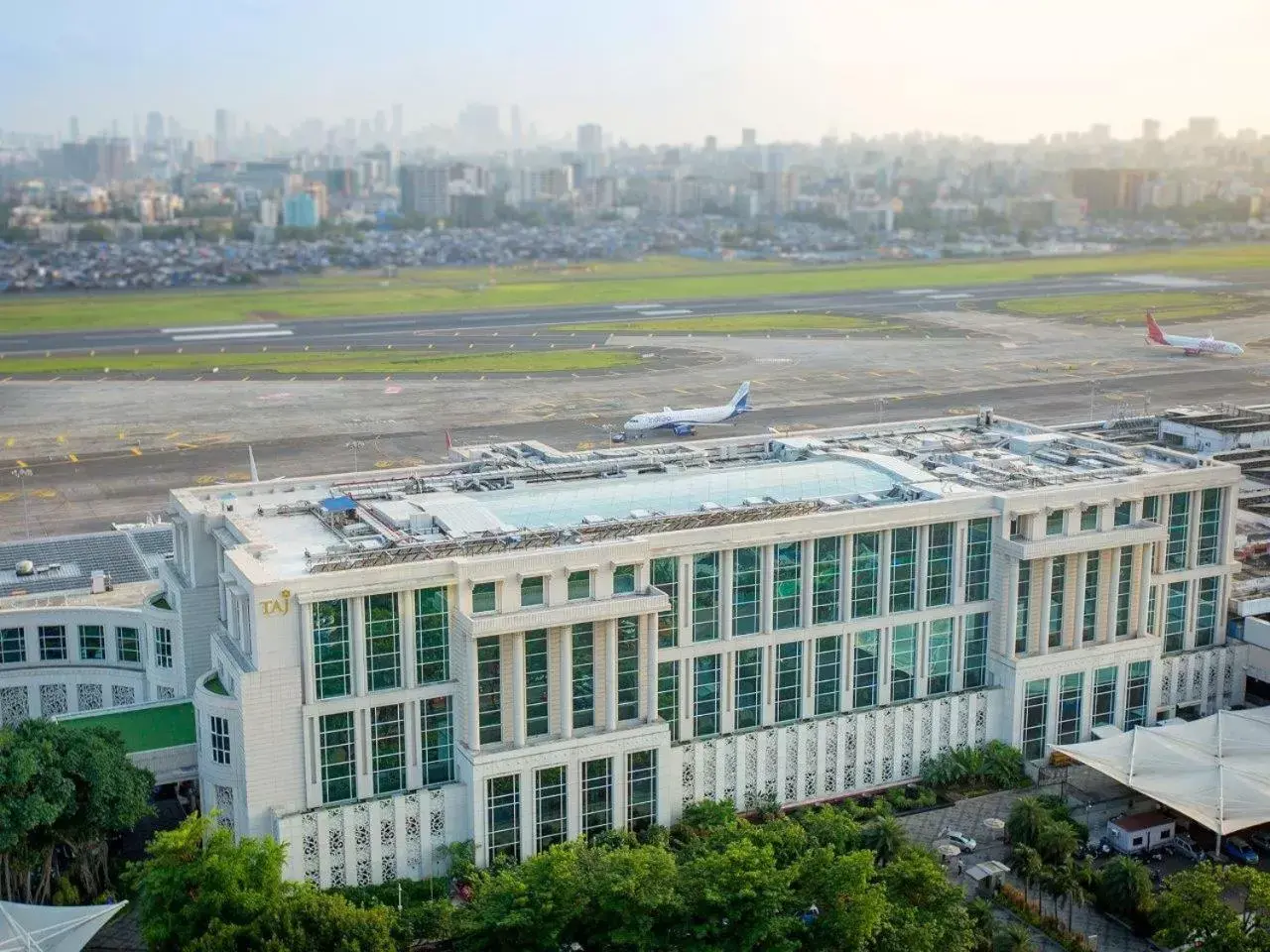 Facade/entrance, Bird's-eye View in Taj Santacruz