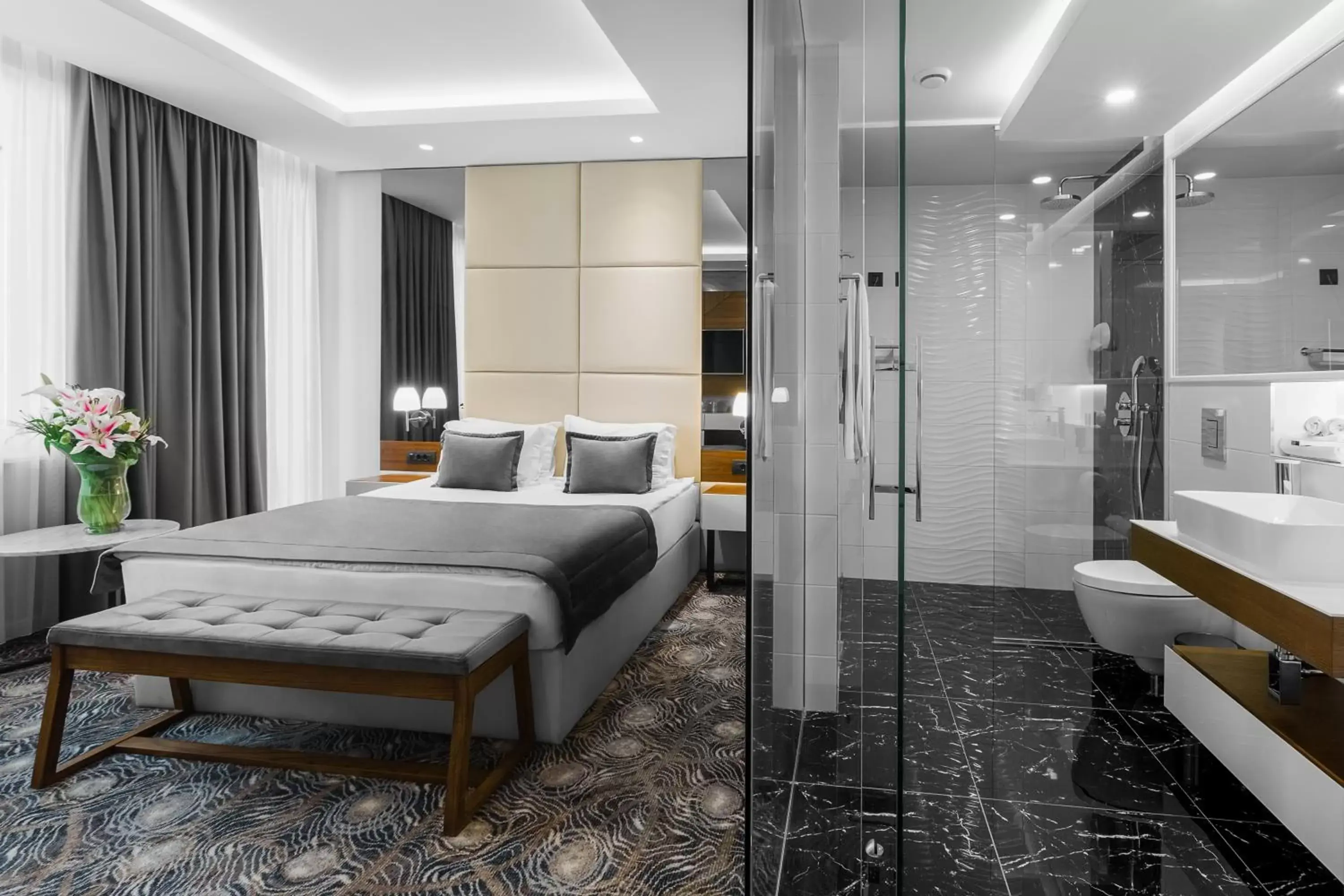 Shower, Bed in Sky Hotel