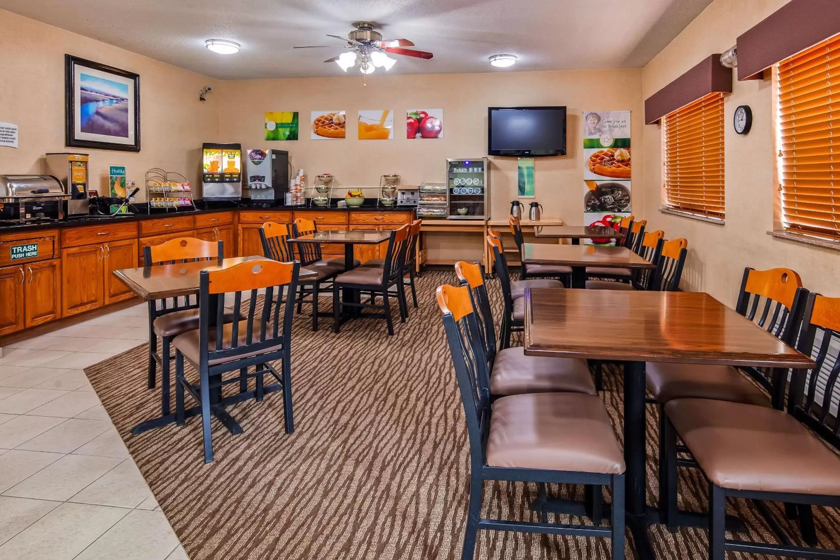 Restaurant/places to eat in Quality Inn Tomah Restaurant/places to eat in Quality Inn Tomah