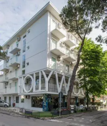 Facade/entrance, Property Building in Hotel Hollywood