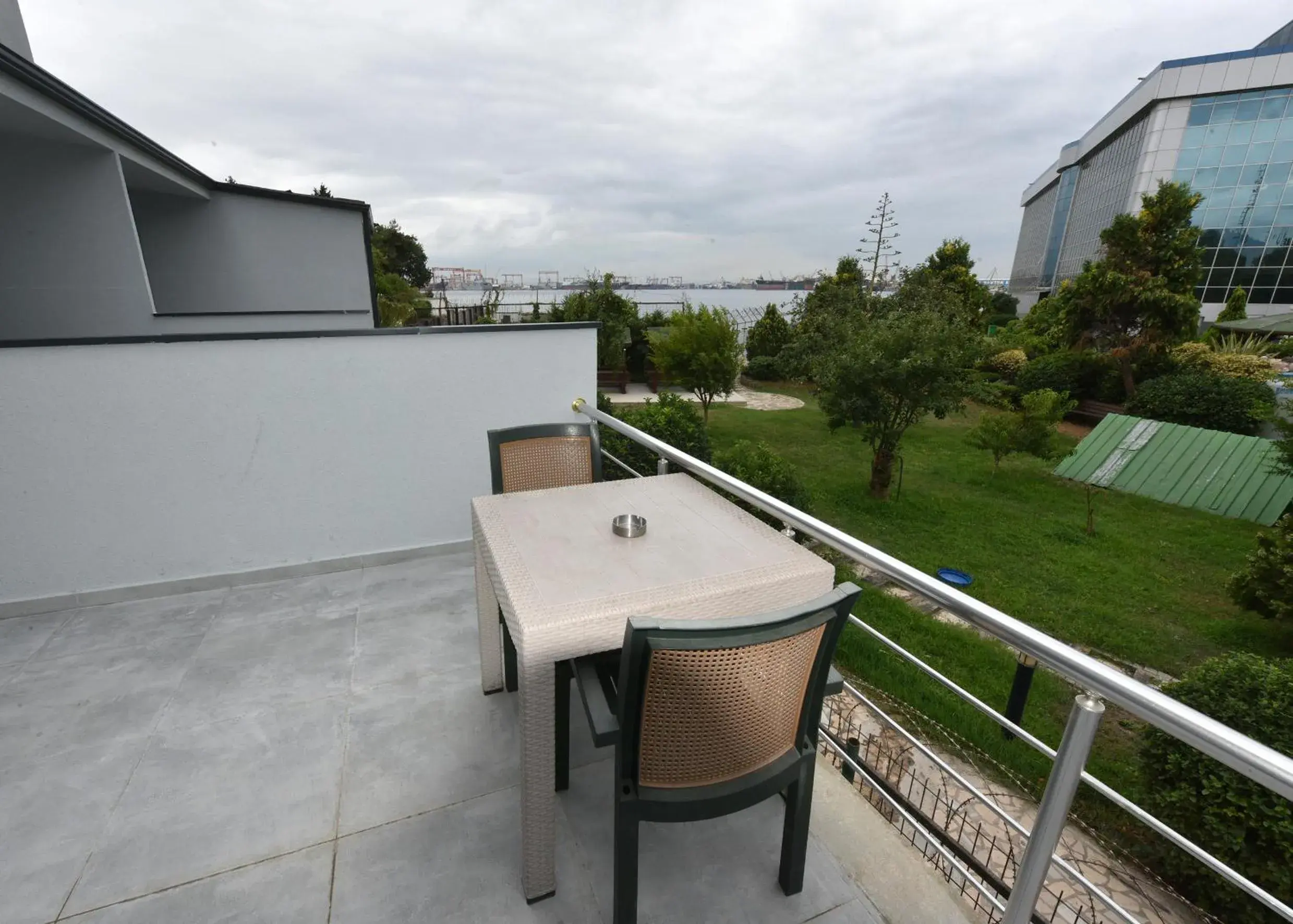 View (from property/room), Balcony/Terrace in Sahil Hotel Pendik