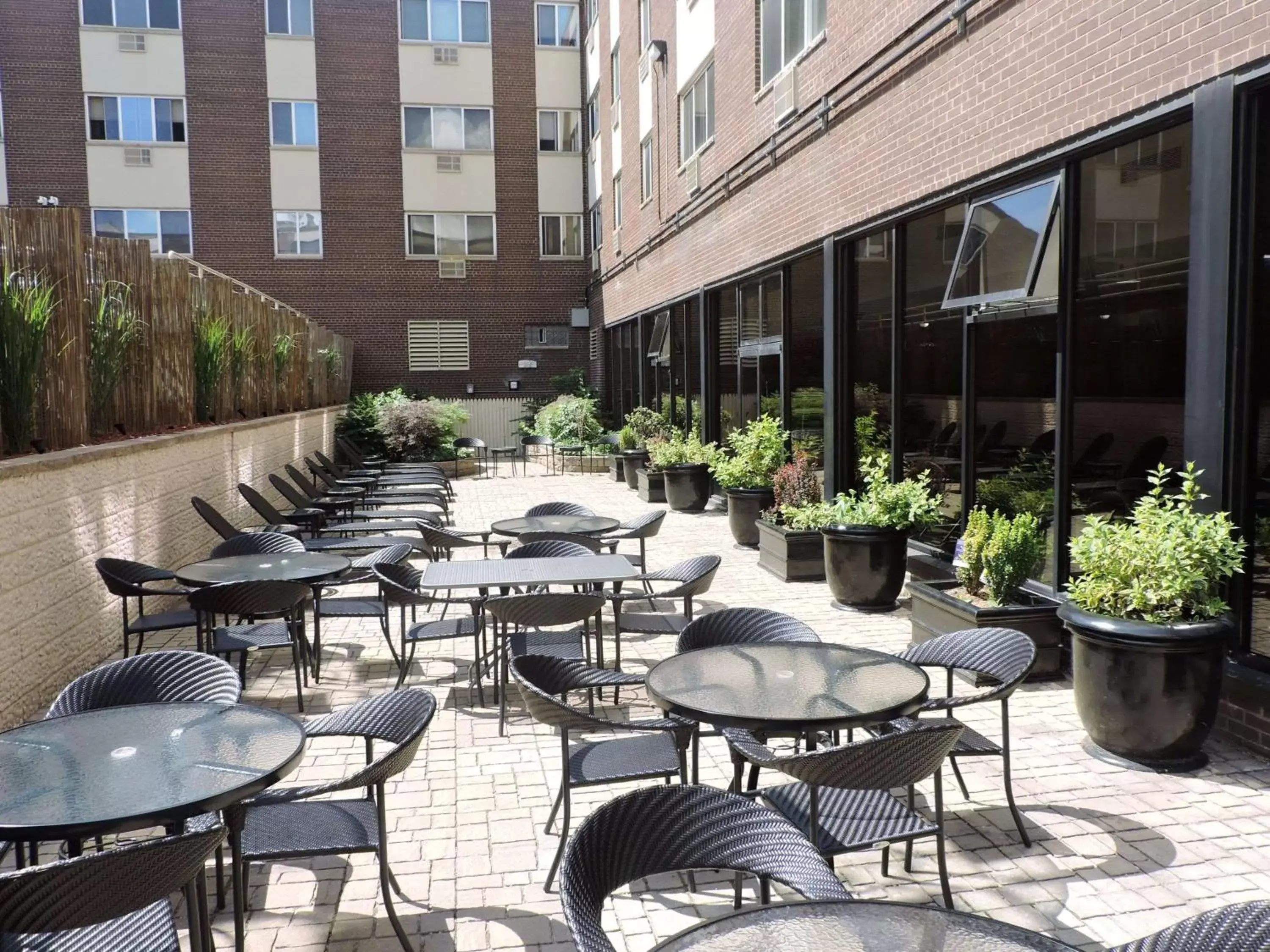 Patio, Restaurant/Places to Eat in Best Western Plus Milwaukee West