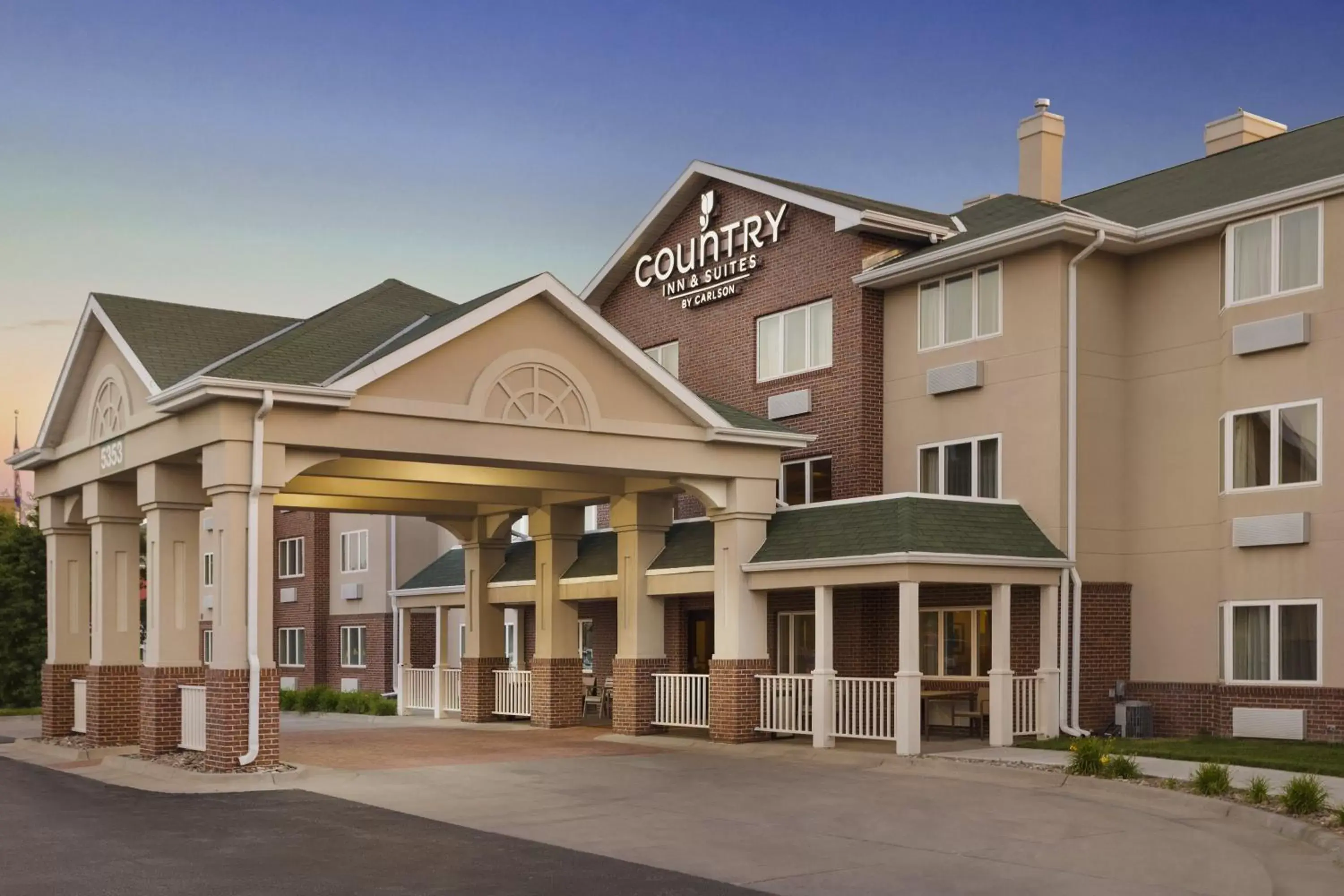 Facade/entrance in Country Inn & Suites by Radisson, Lincoln North Hotel and Conference Center, NE Facade/entrance in Country Inn & Suites by Radisson, Lincoln North Hotel and Conference Center, NE