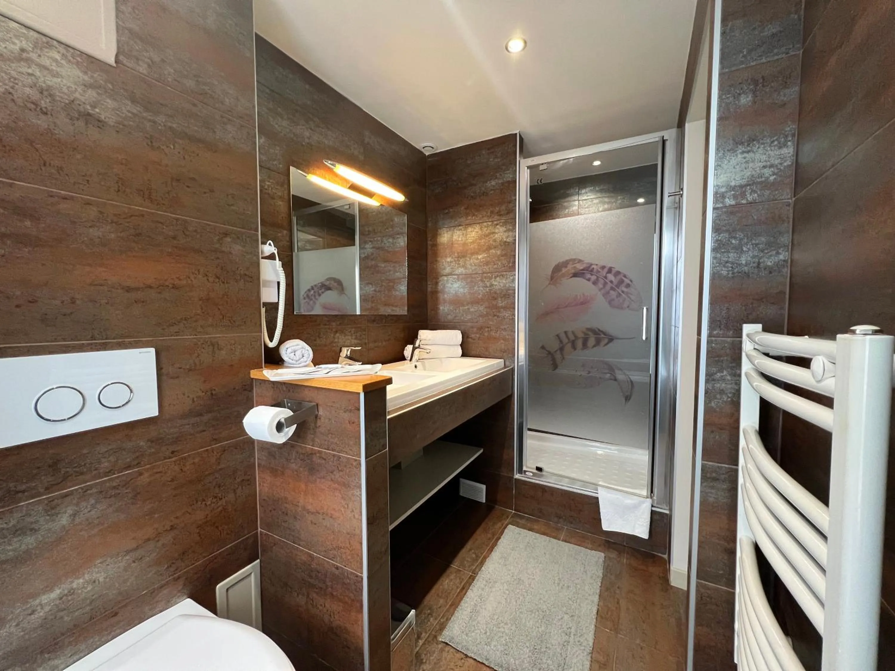 Shower in Hotel Nation Montmartre