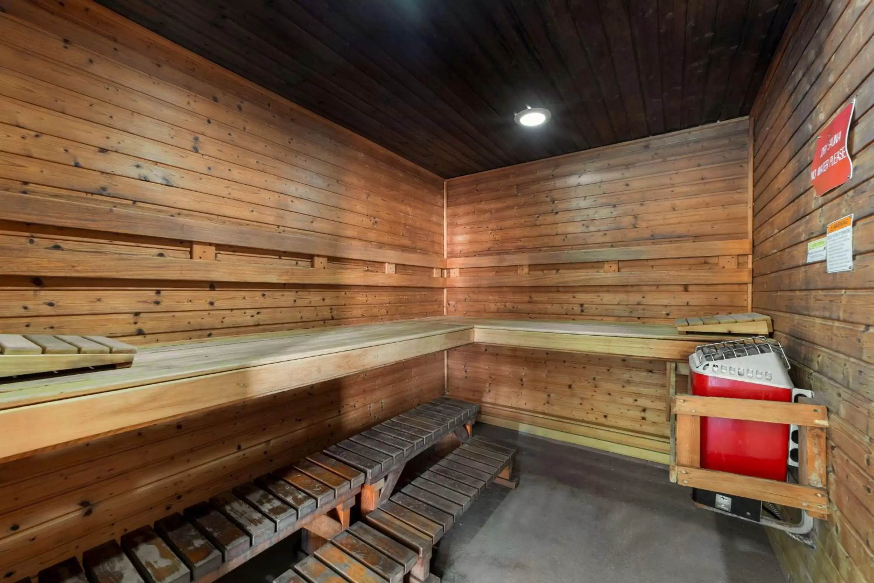 Property building in Best Western Plus Northwoods Inn Property building in Best Western Plus Northwoods Inn