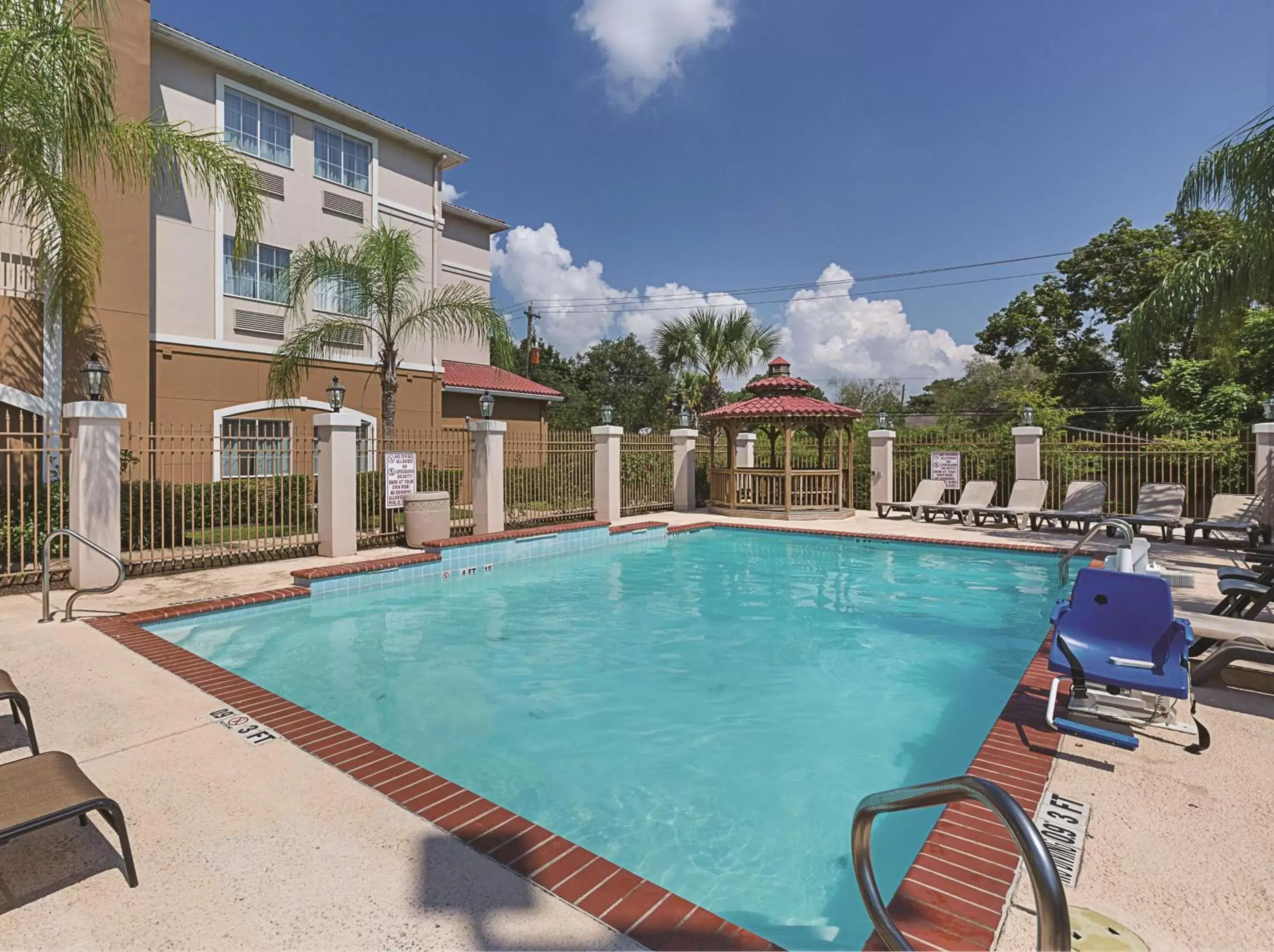 On site, Swimming Pool in Kemah Edgewater Hotel