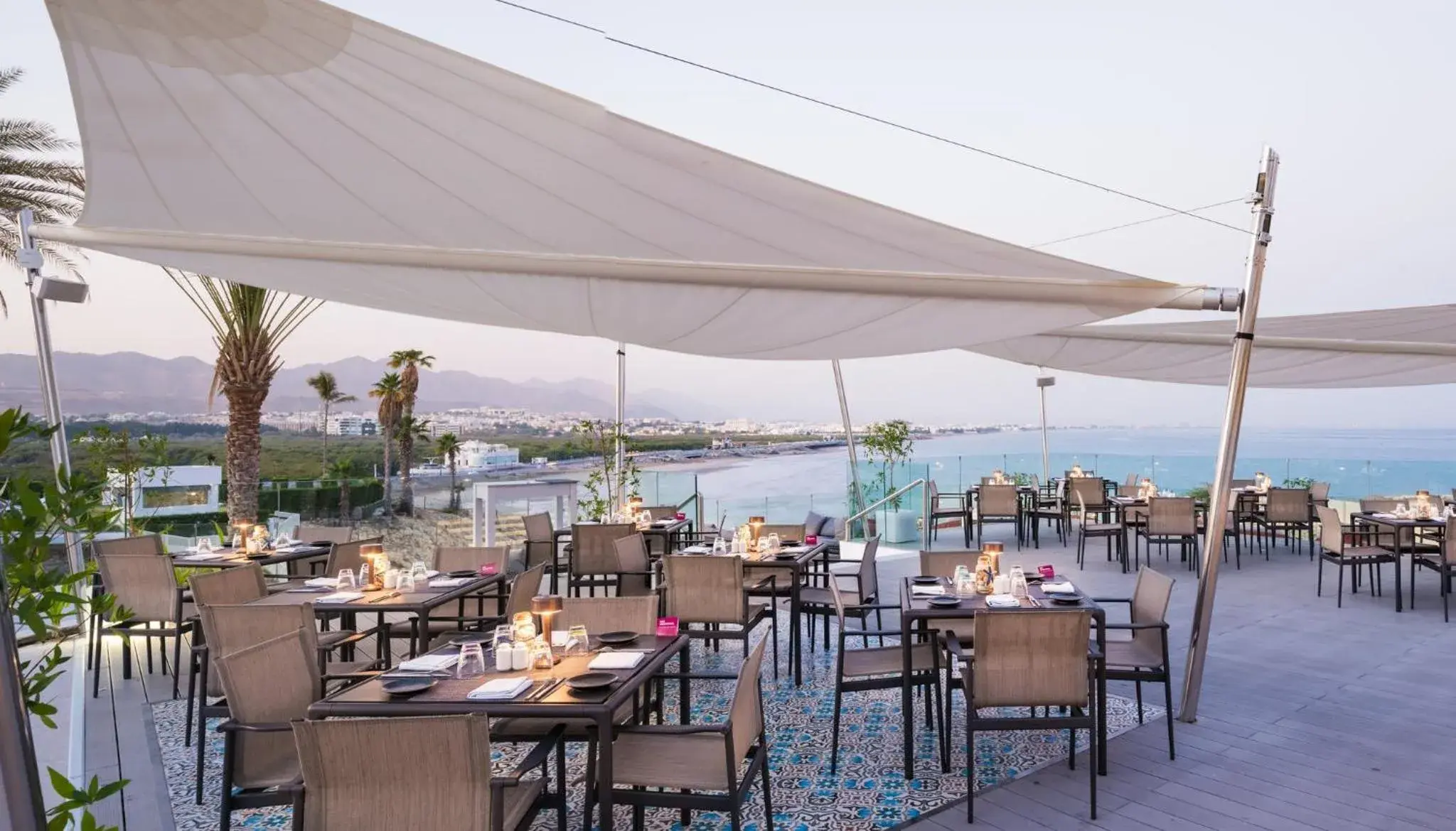 Restaurant/places to eat in Crowne Plaza Muscat by IHG Restaurant/places to eat in Crowne Plaza Muscat by IHG