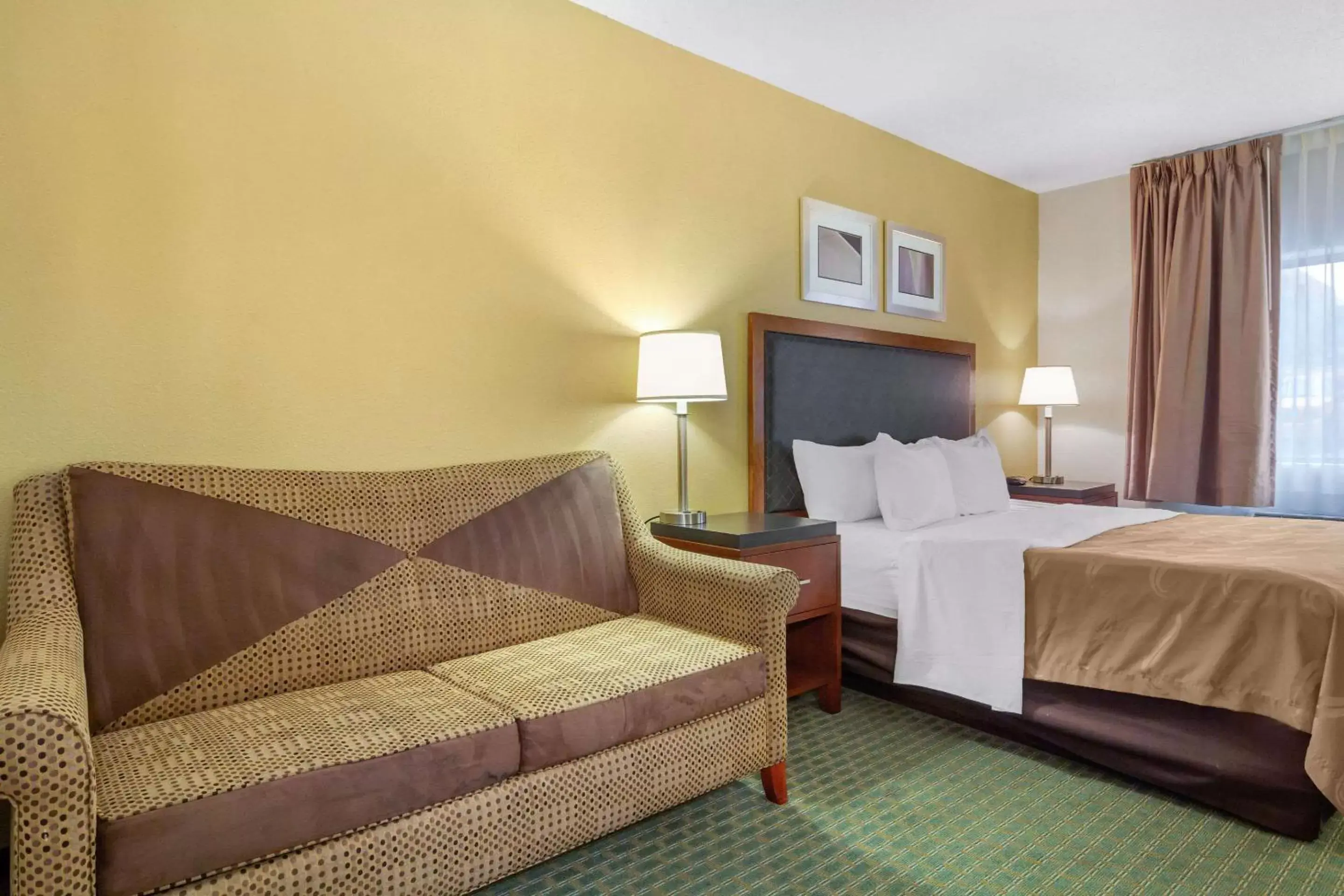 Photo of the whole room, Bed in Quality Inn & Suites Lakewood - Denver Southwest