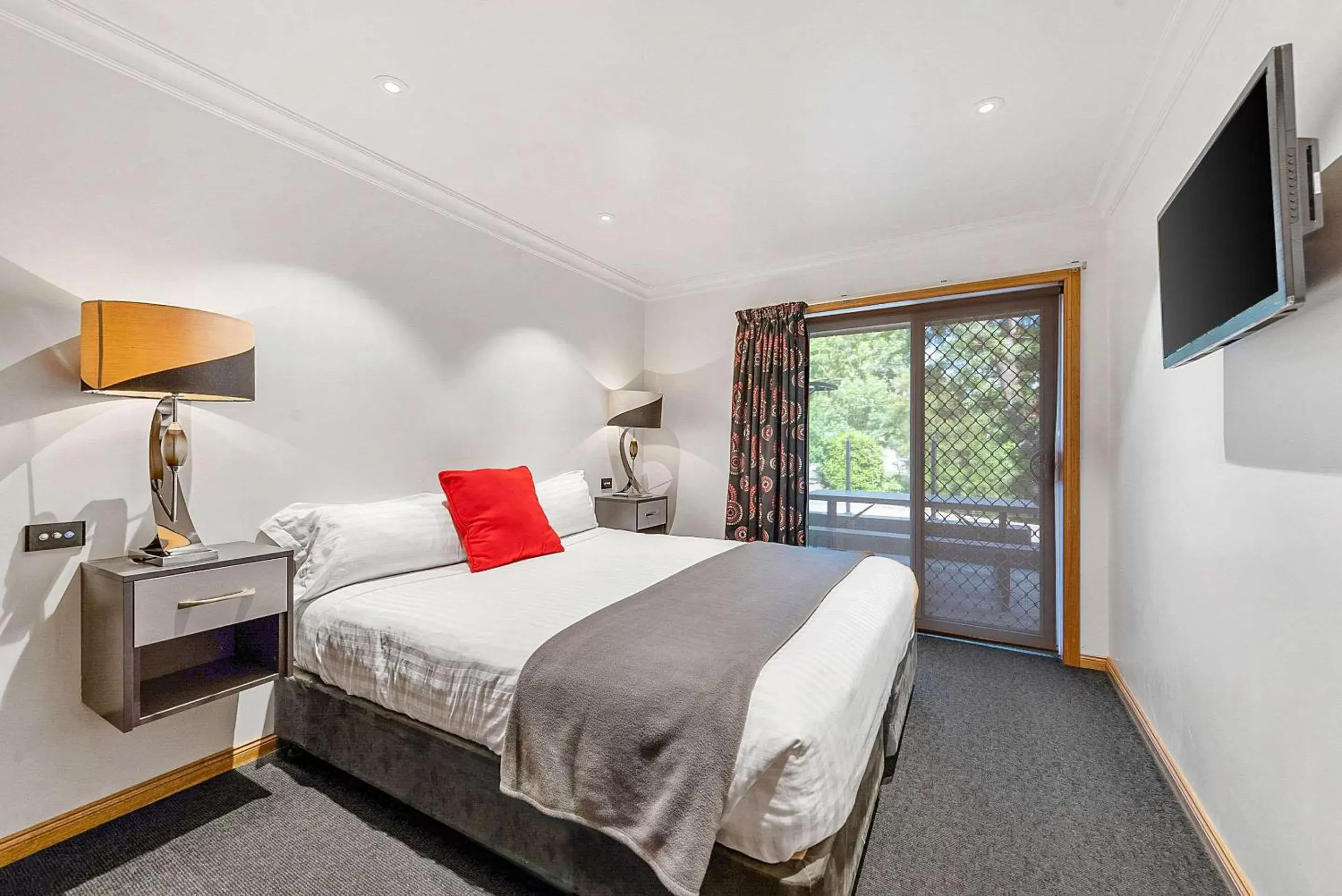 Photo of the whole room, Bed in Quality Hotel Colonial Launceston