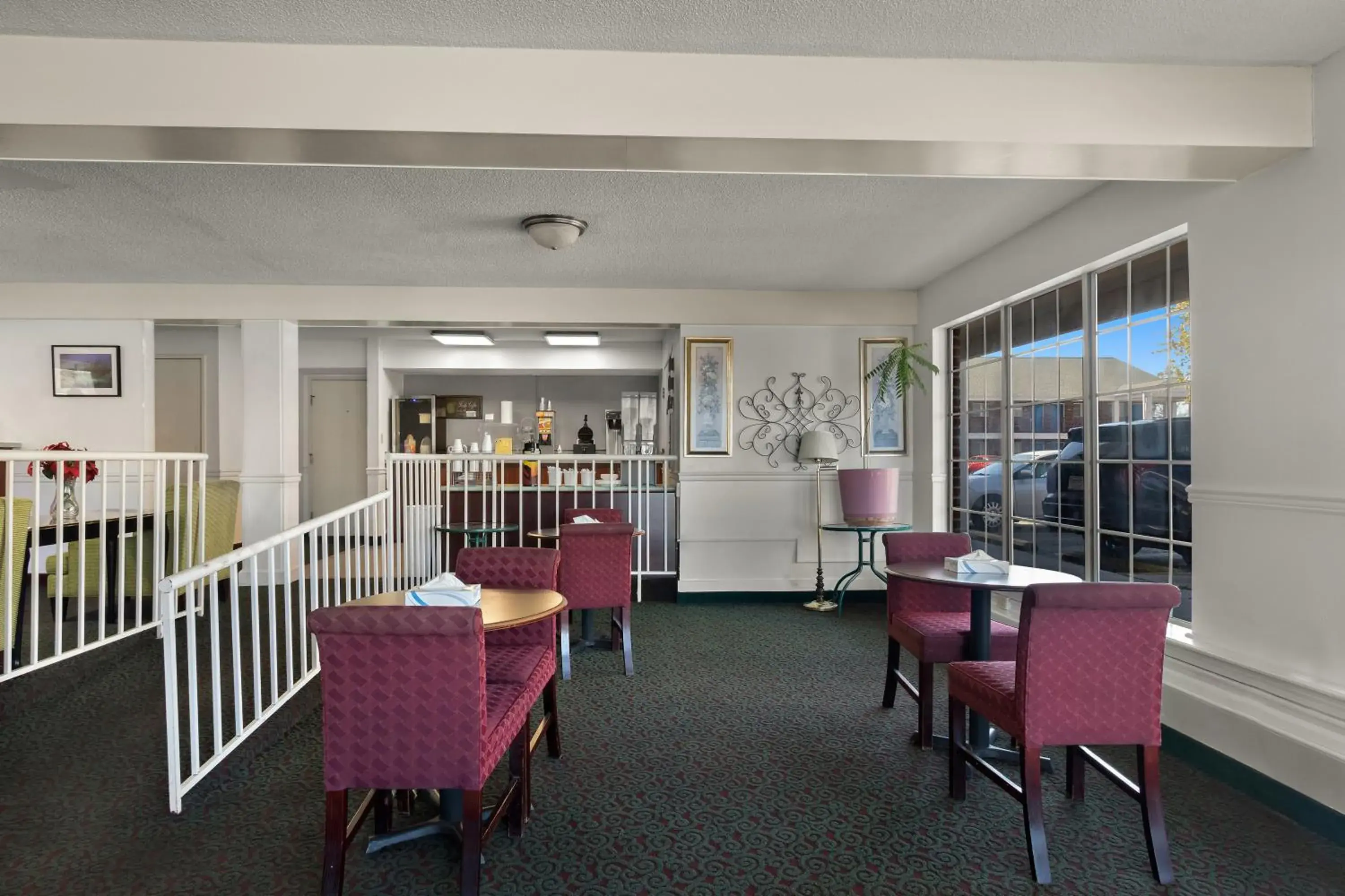 Seating area in Americas Best Value Inn Edenton