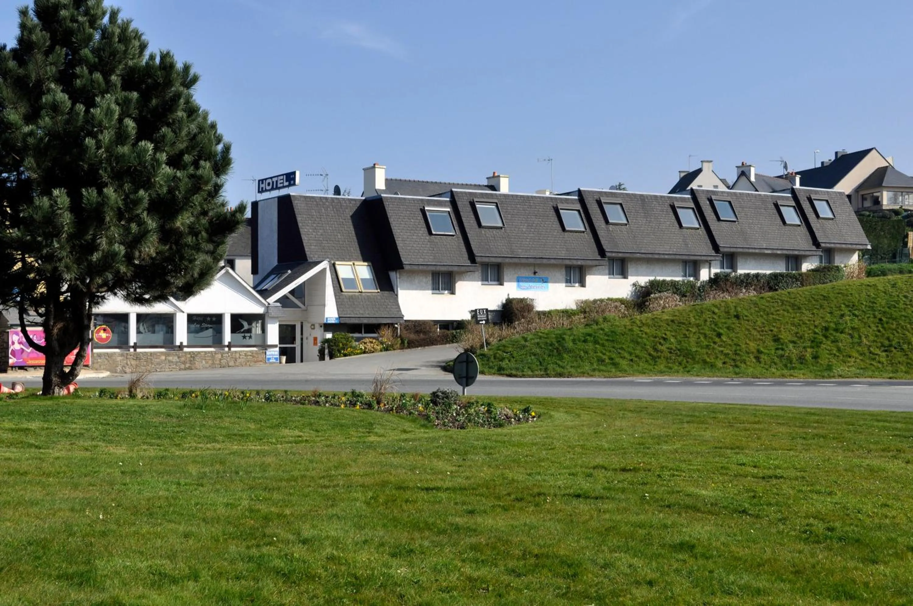 Facade/entrance in Citotel Les Sternes