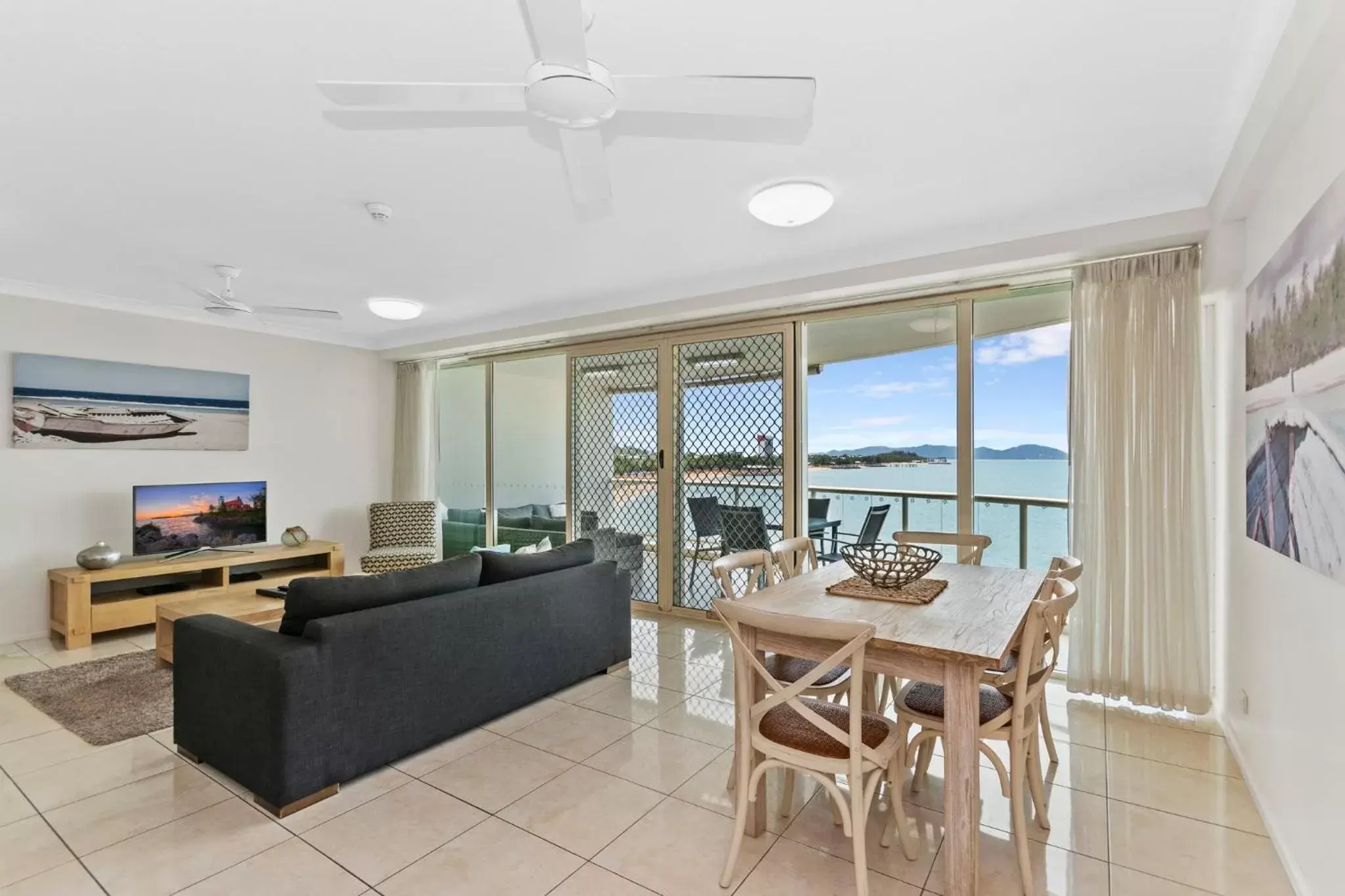 Dining area in Mariners North Holiday Apartments