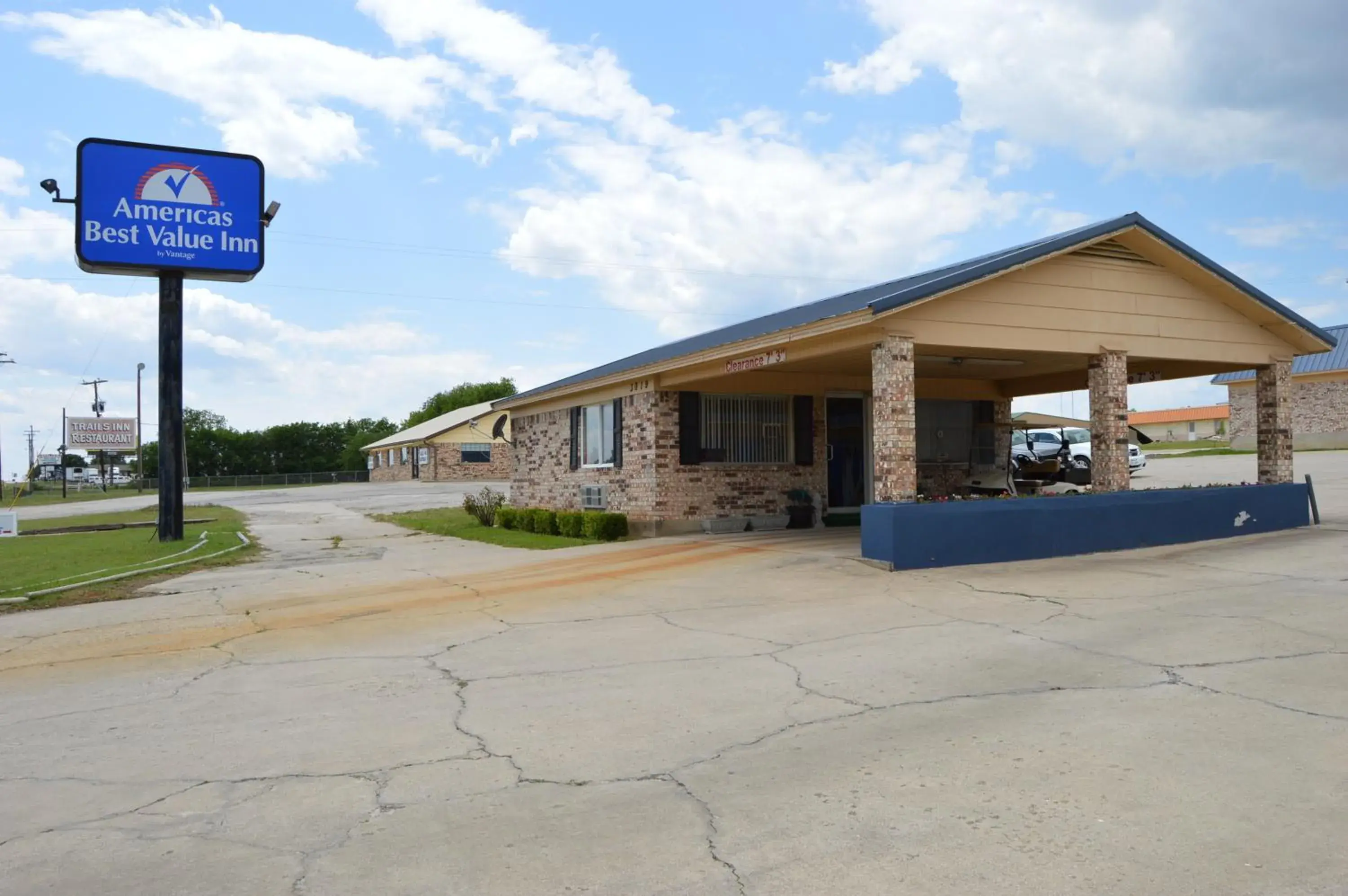 Facade/entrance, Property Building in Americas Best Value Inn Gainesville TX