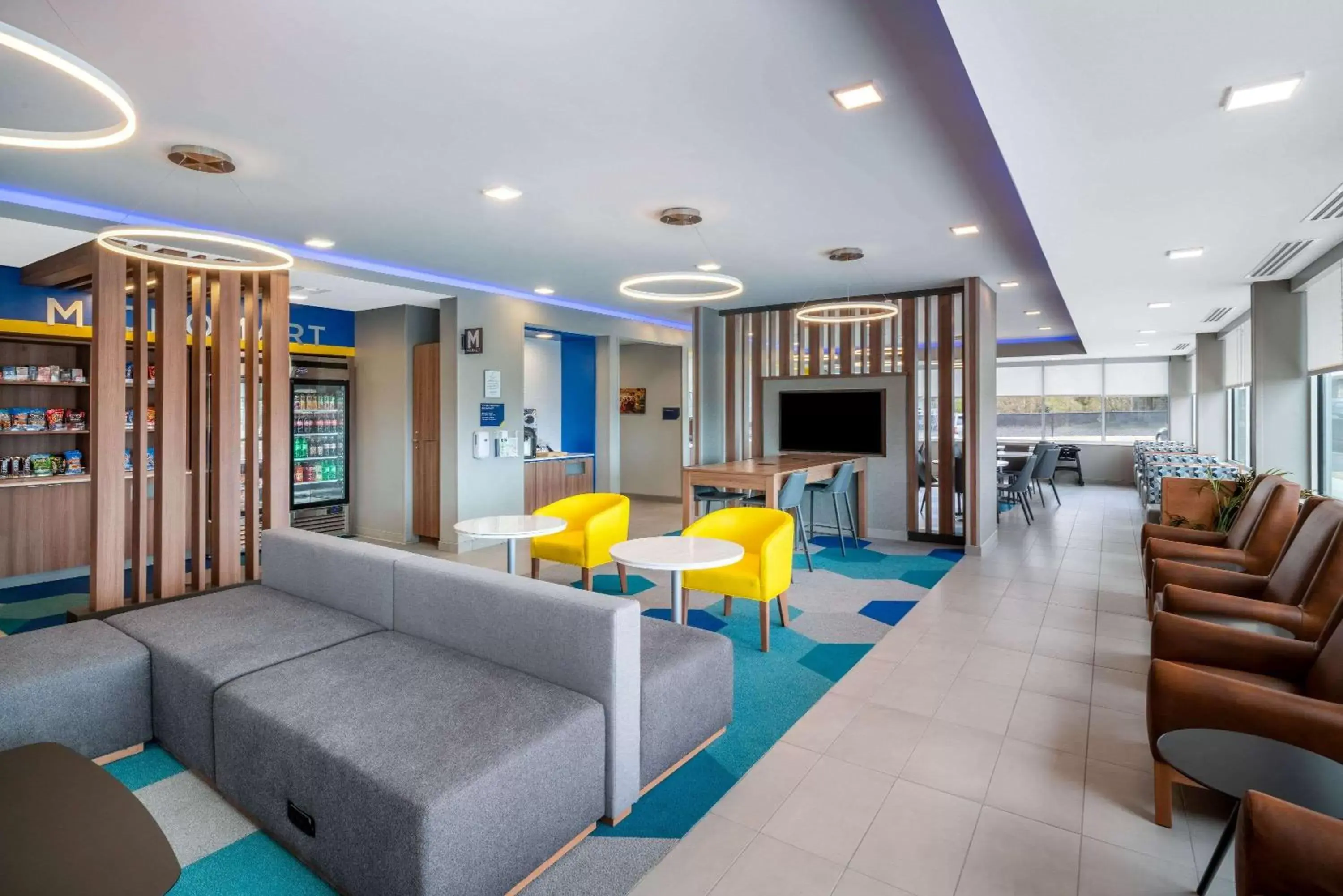 Lobby or reception, Lounge/Bar in Microtel Inn & Suites by Wyndham Hot Springs