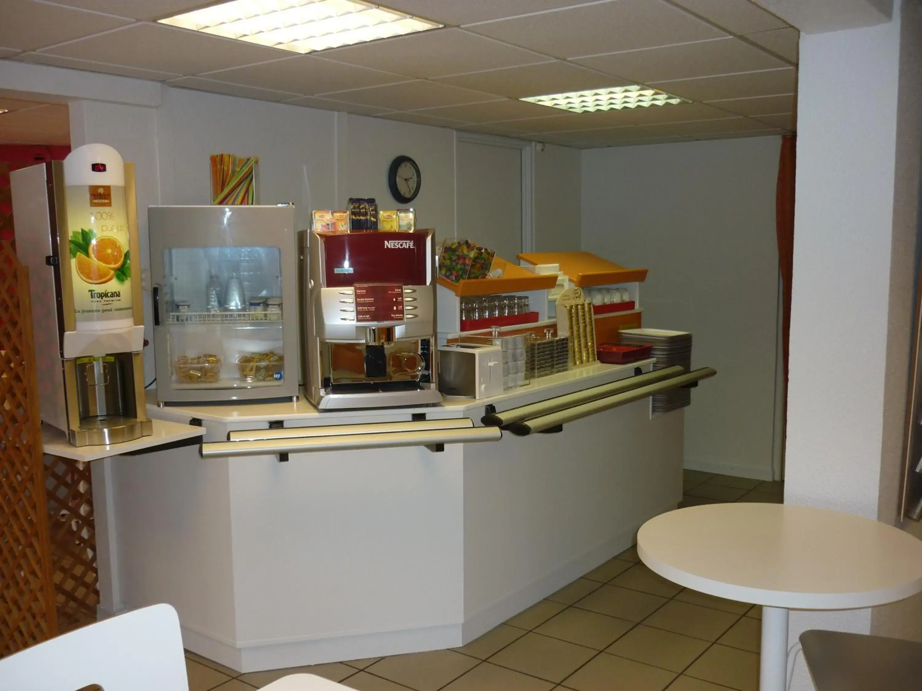 Food and drinks, Kitchen/Kitchenette in Premiere Classe Gueret