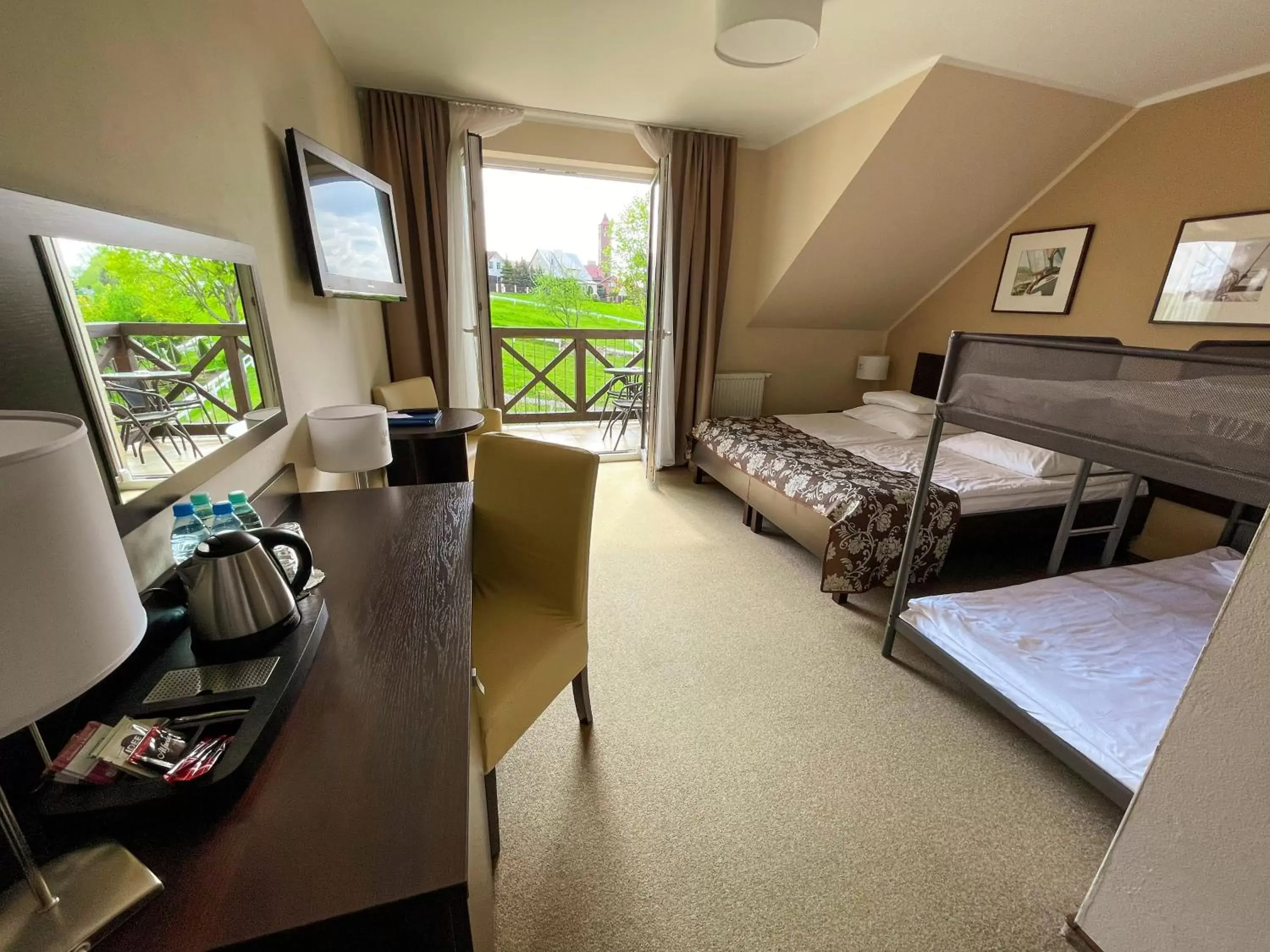 Family Room with Balcony in Hotel Santa Monica Family Room with Balcony in Hotel Santa Monica