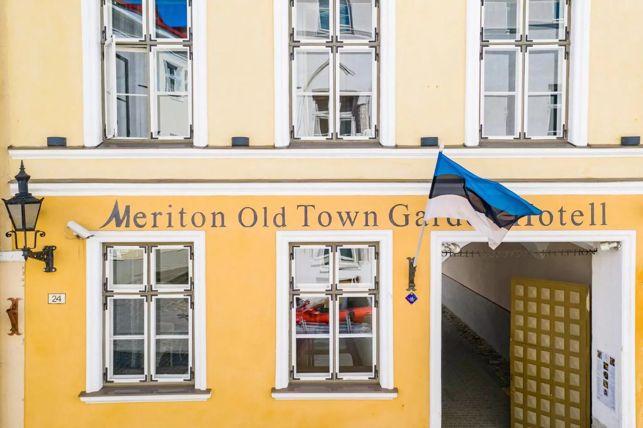 Facade/entrance in Meriton Old Town Garden Hotel