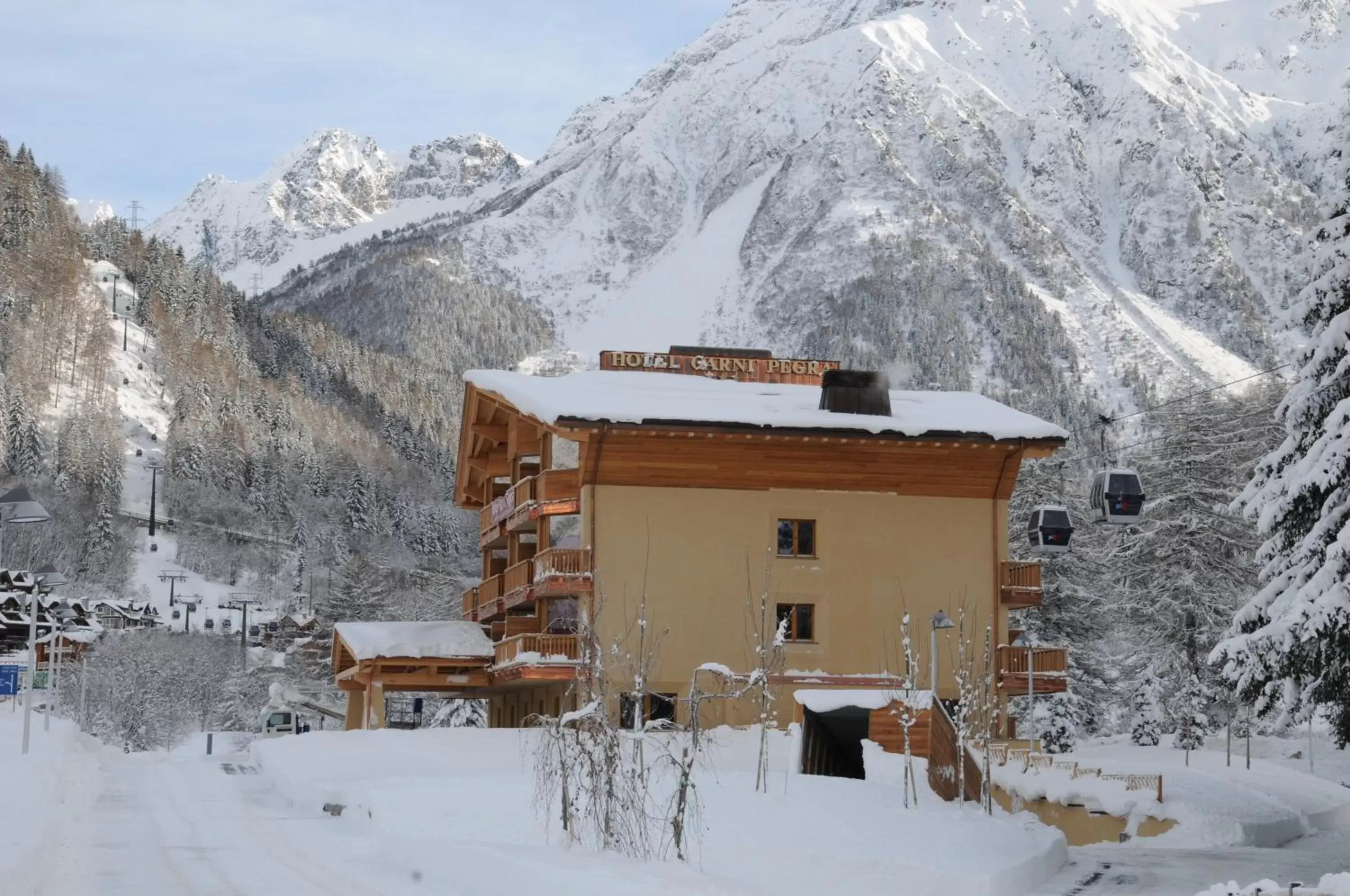 Facade/entrance, Winter in Hotel Garni Pegrà