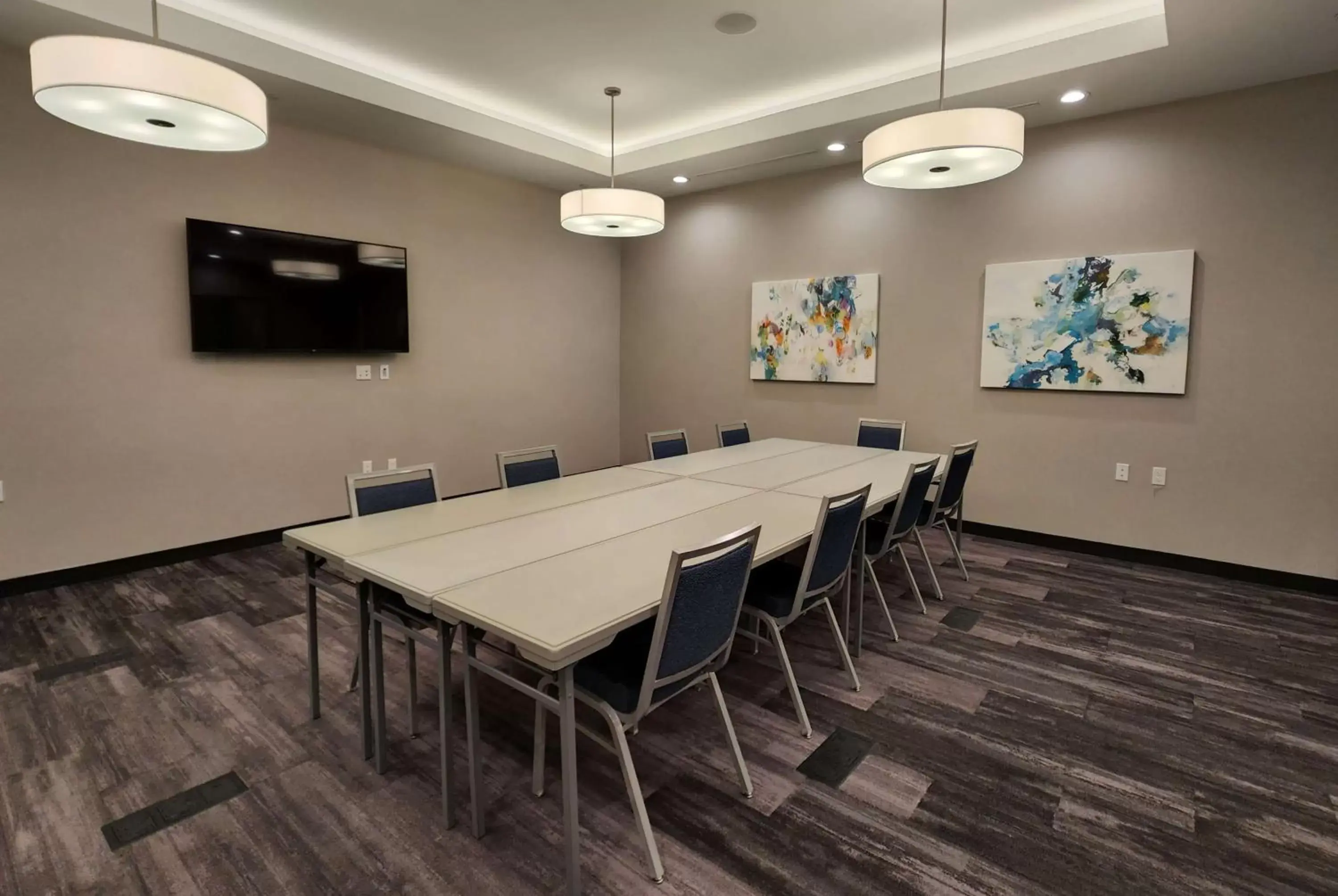Meeting/conference room in La Quinta Inn & Suites by Wyndham Pflugerville