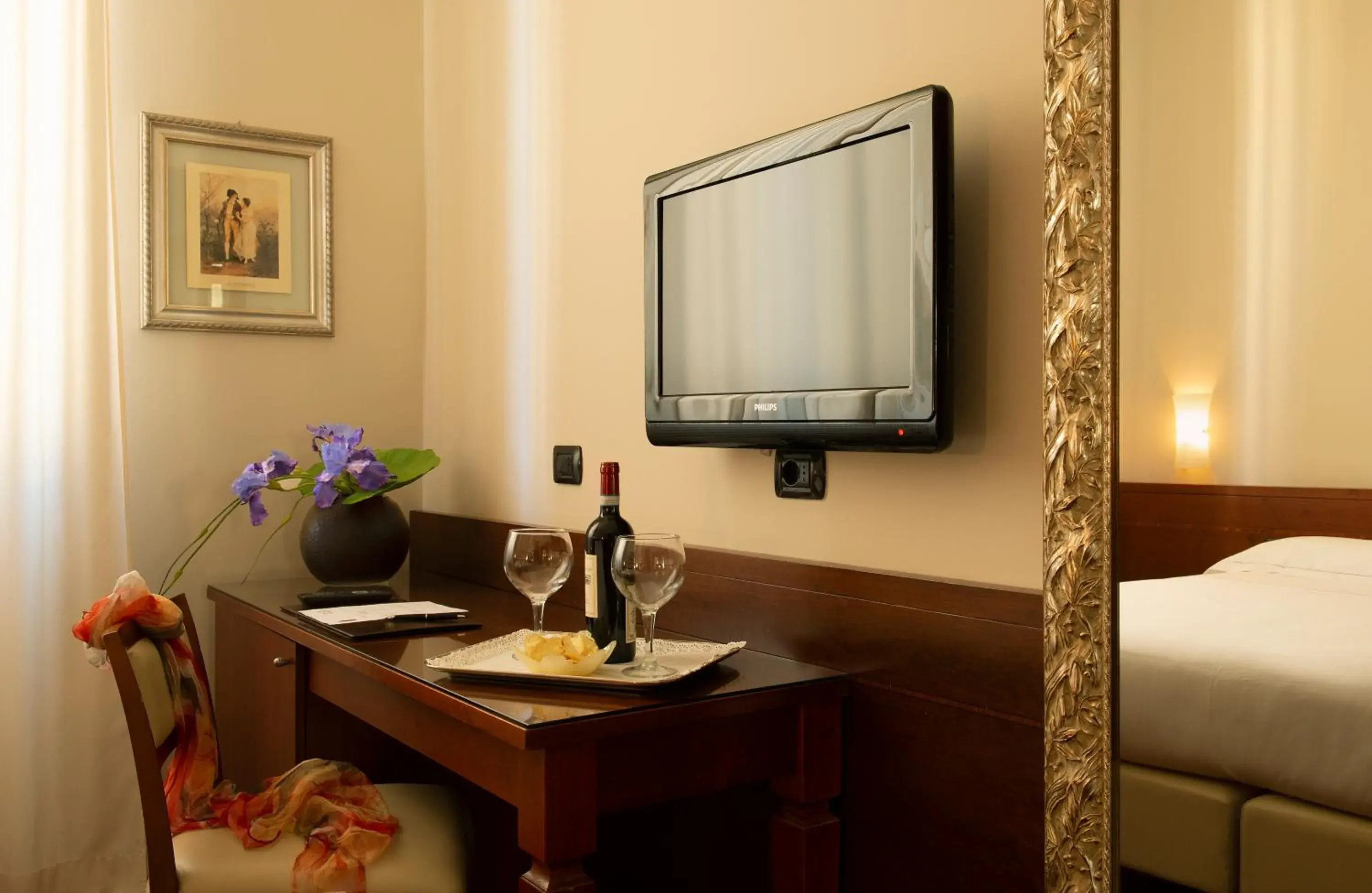 TV and multimedia, TV/Entertainment Center in Hotel Fenice