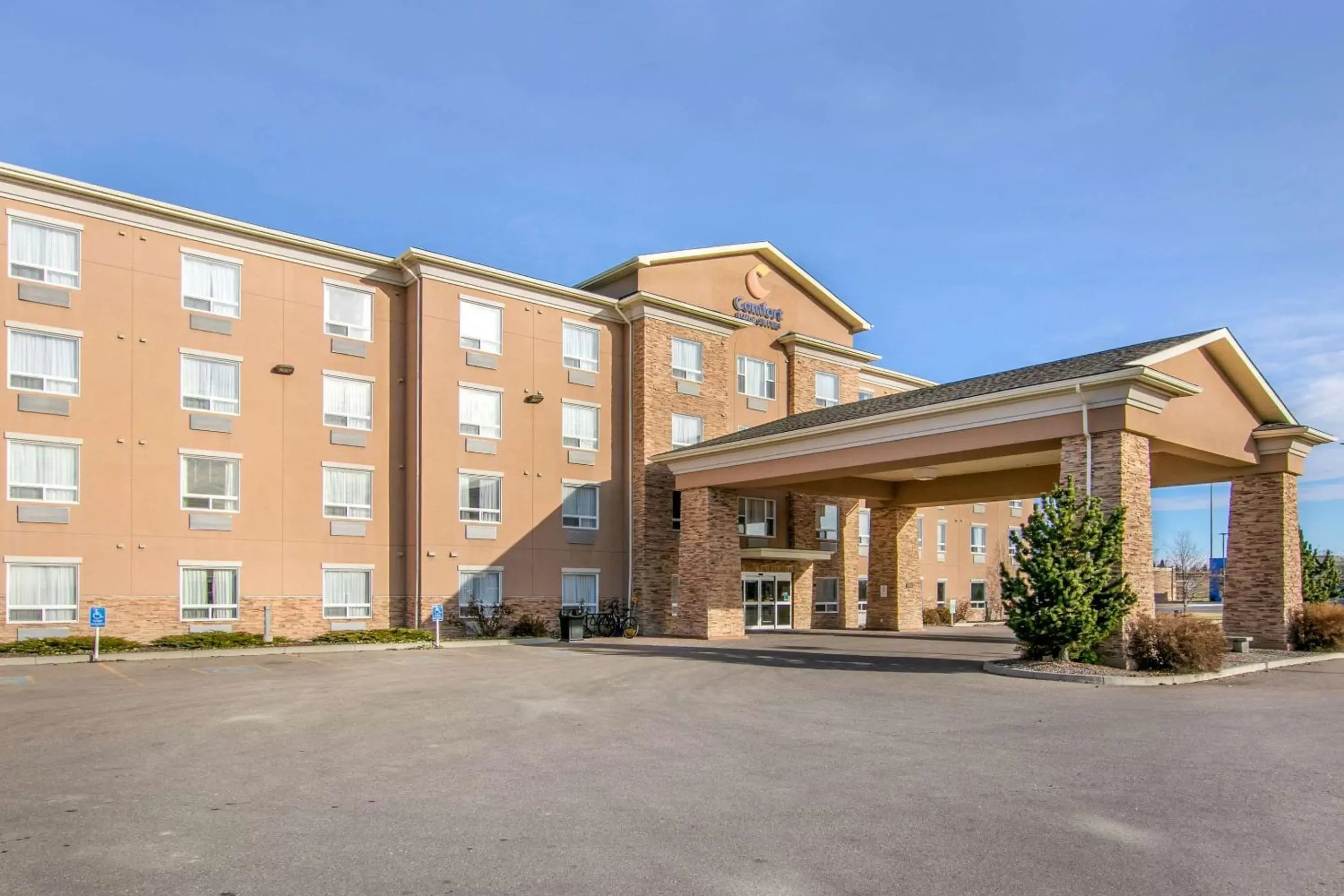 Property Building in Comfort Inn & Suites Airdrie