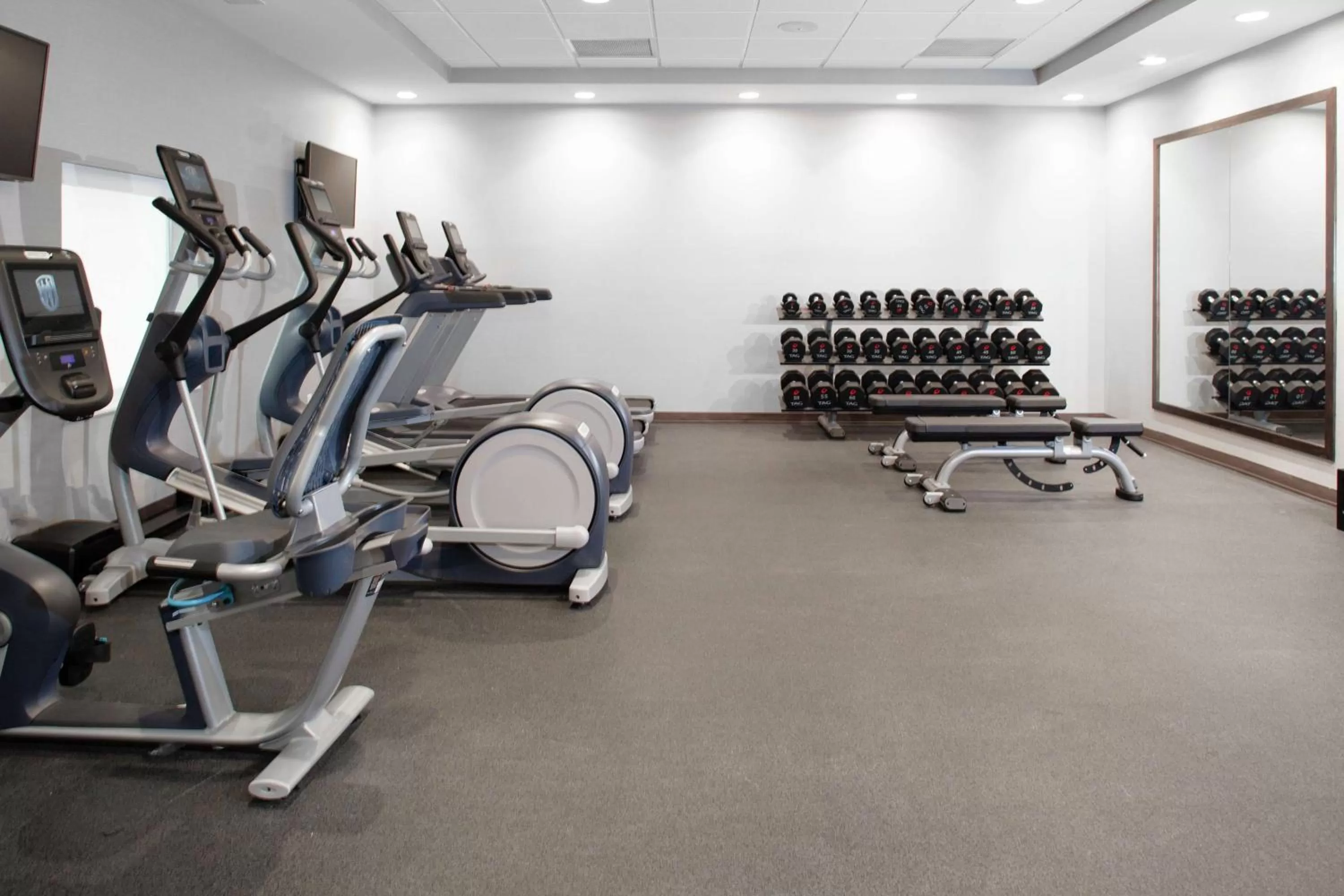 Fitness centre/facilities in Home2 Suites by Hilton Bloomington